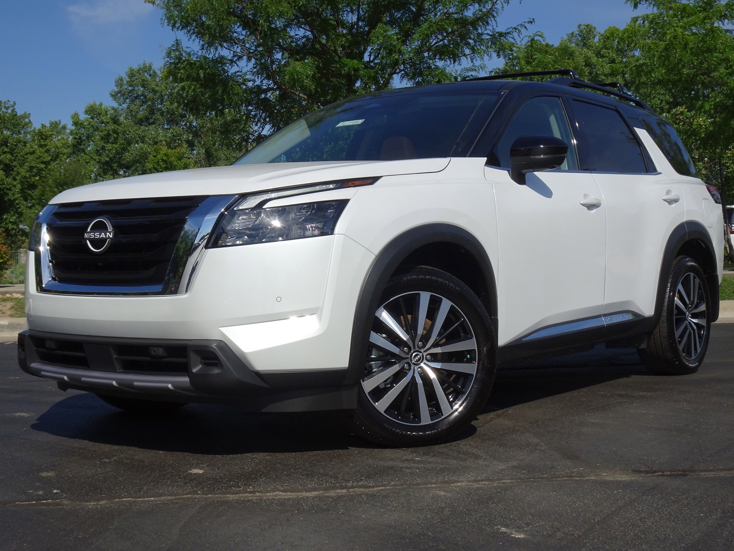 2025 Nissan Pathfinder Platinum 4WD's photo