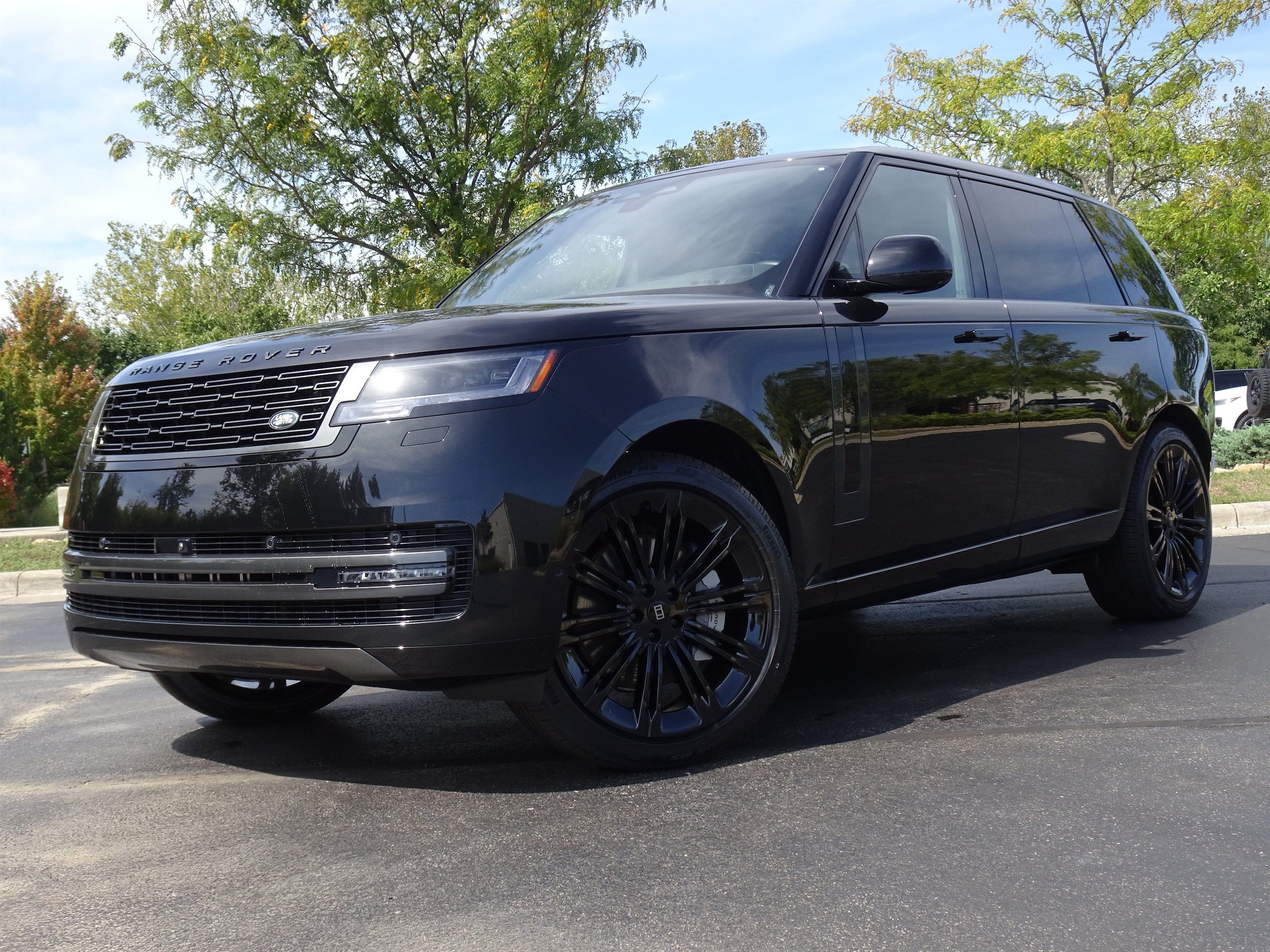 2027 Land Rover Range Rover SE LWB7 P530