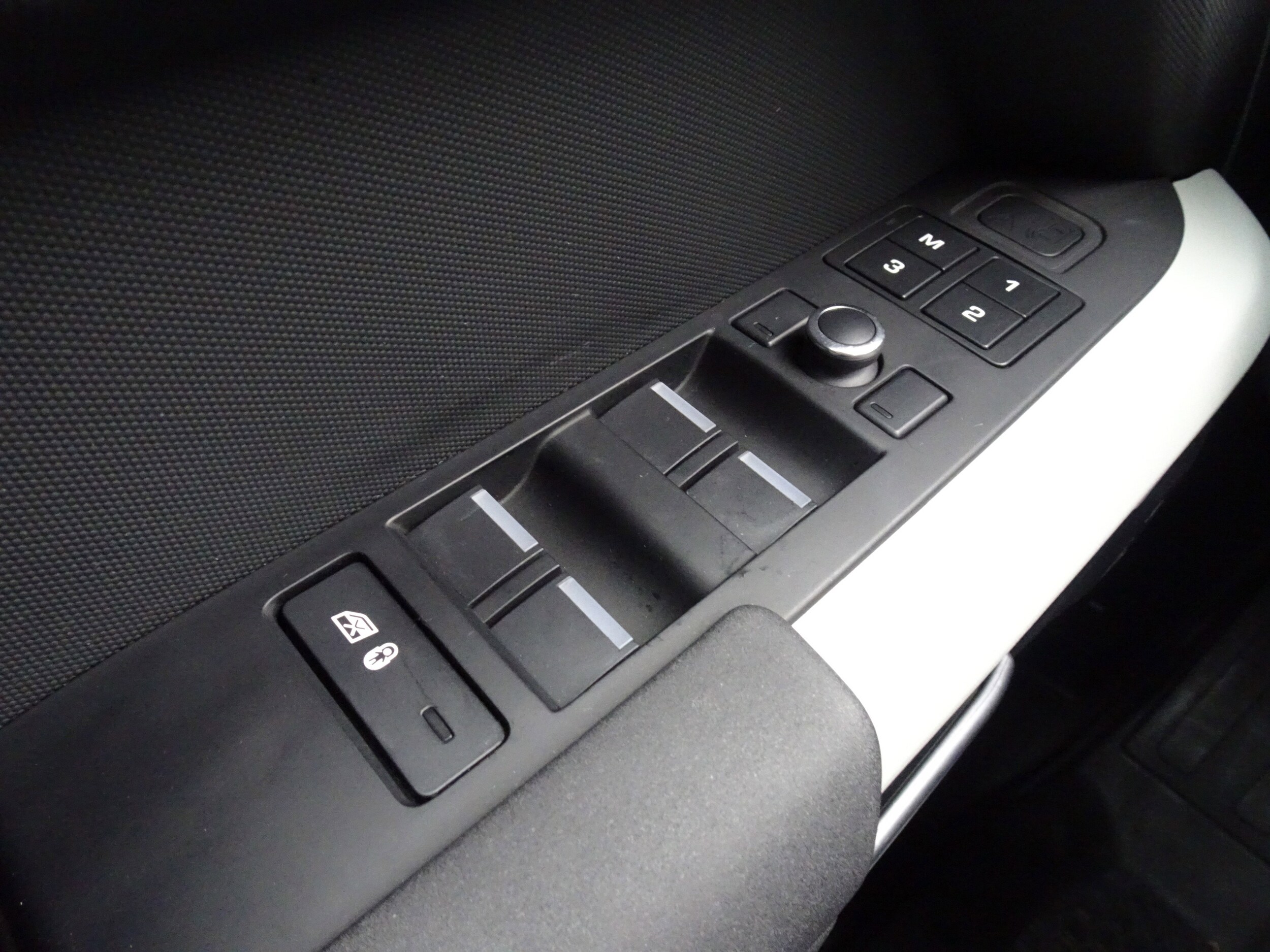 2020 Land Rover Defender SE - Photo 37