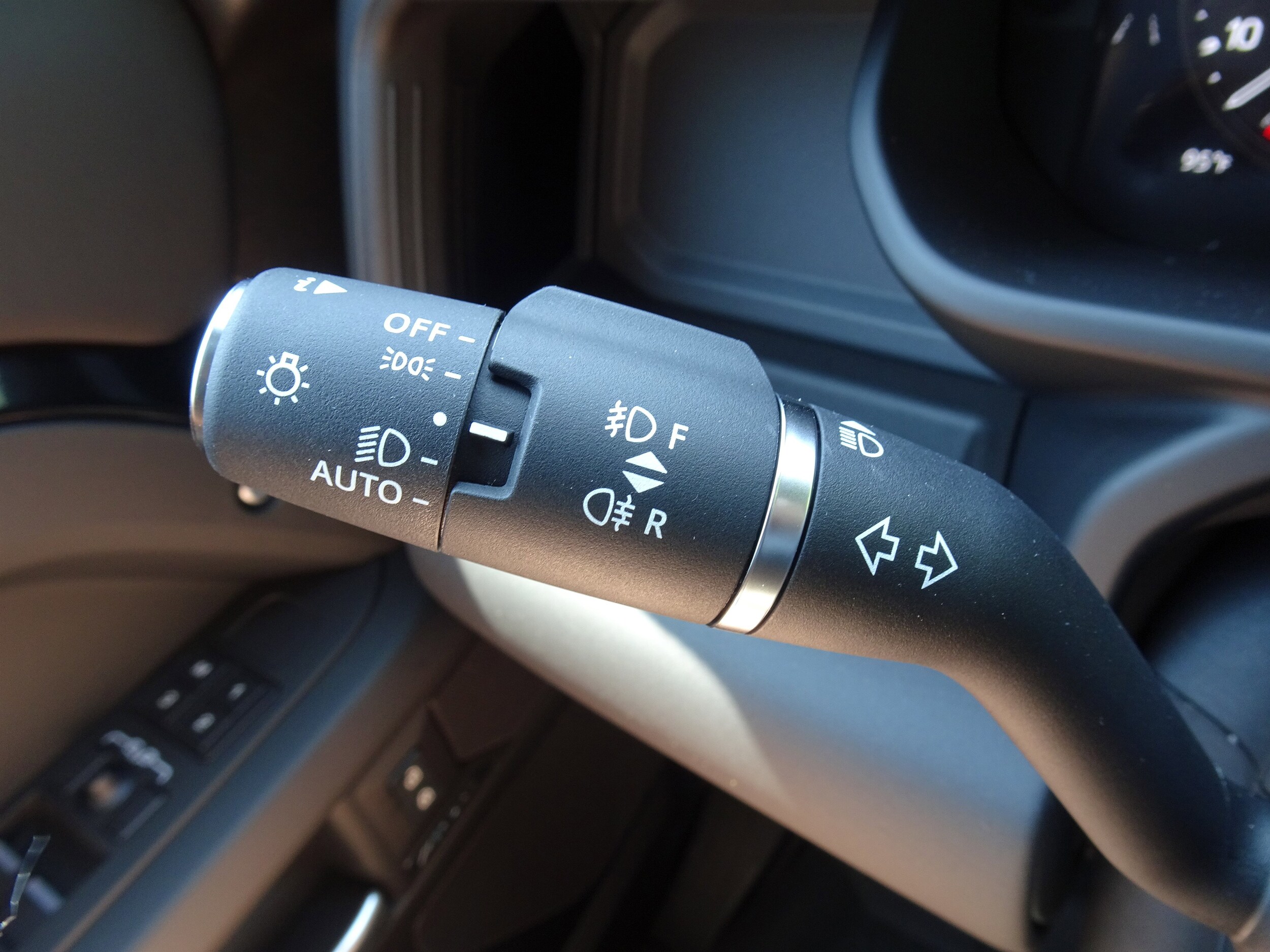 2025 Land Rover Defender S - Photo 32