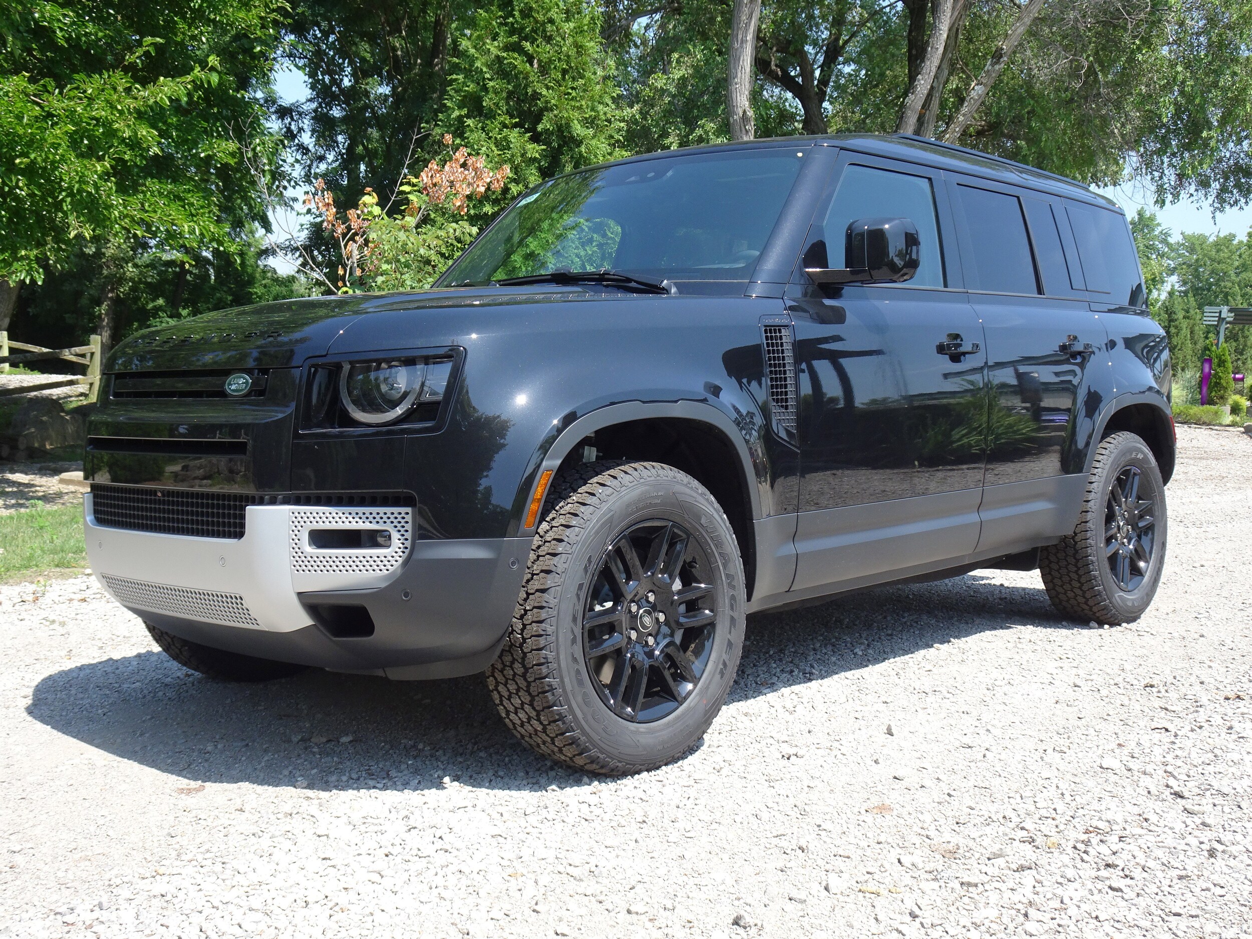 2025 Land Rover Defender S - Photo 8