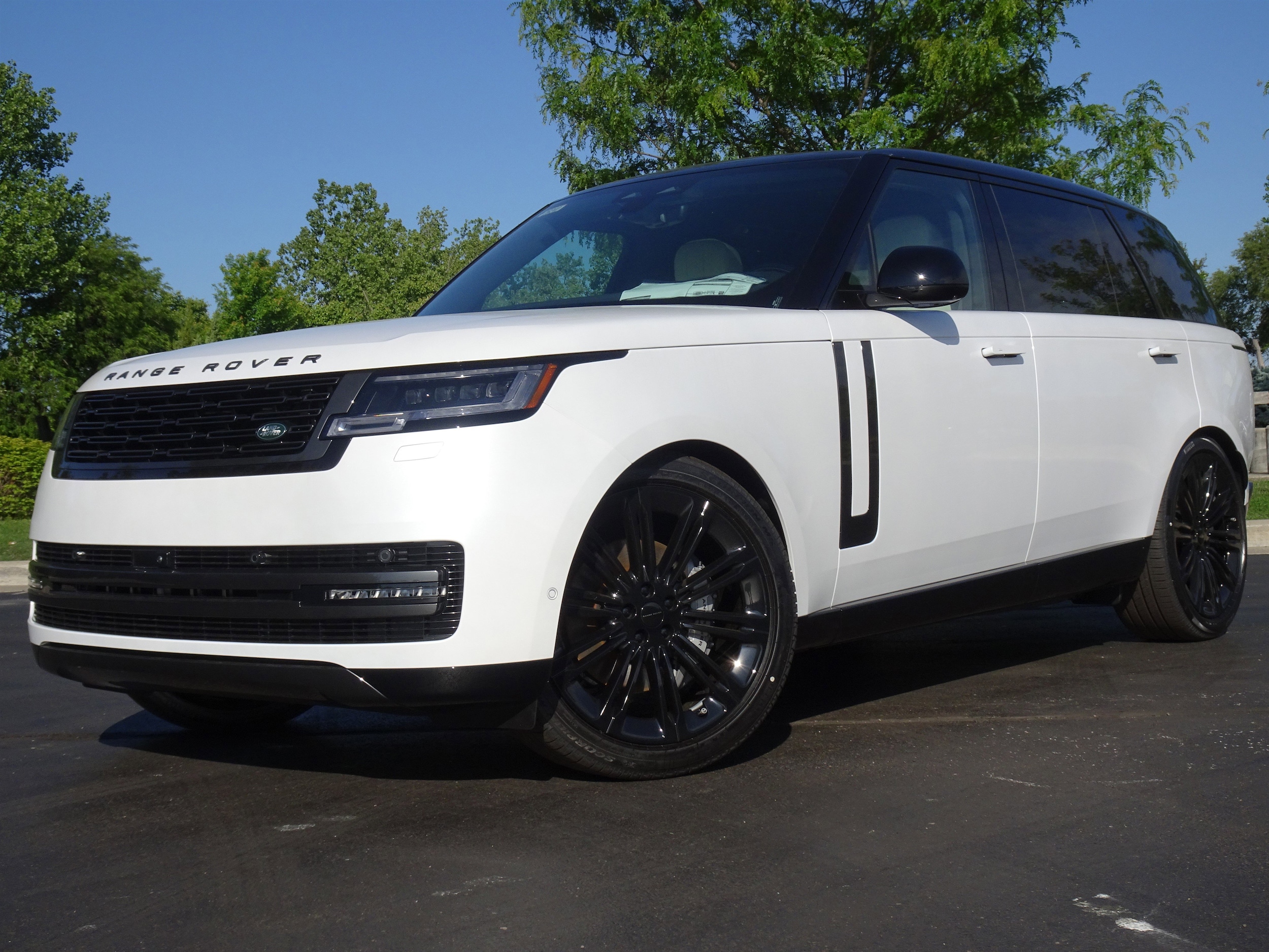 2026 Land Rover Range Rover 3.0 SE LWB 7's photo