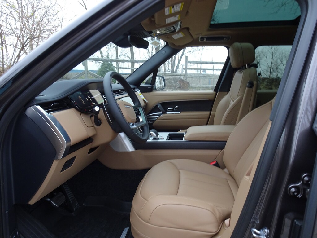 New 2025 Land Rover Range Rover SE P400 SE SWB