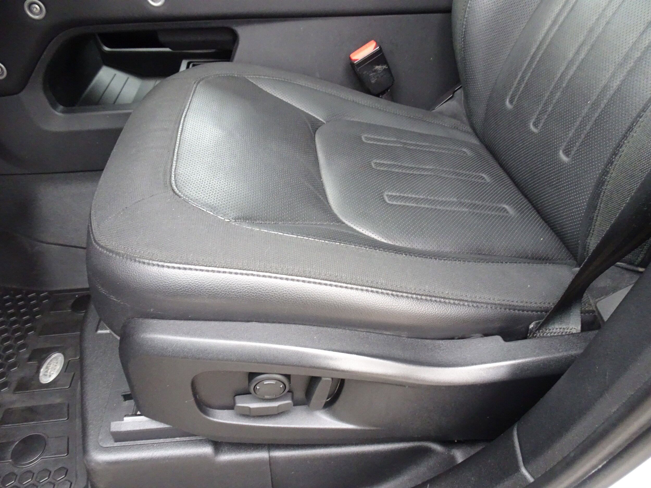 2020 Land Rover Defender SE - Photo 14