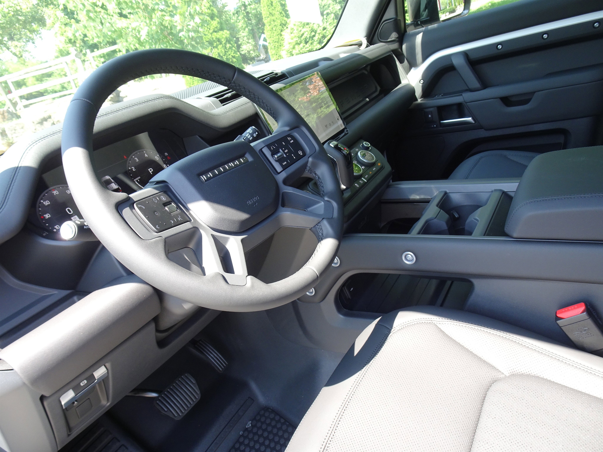 2025 Land Rover Defender S - Photo 7