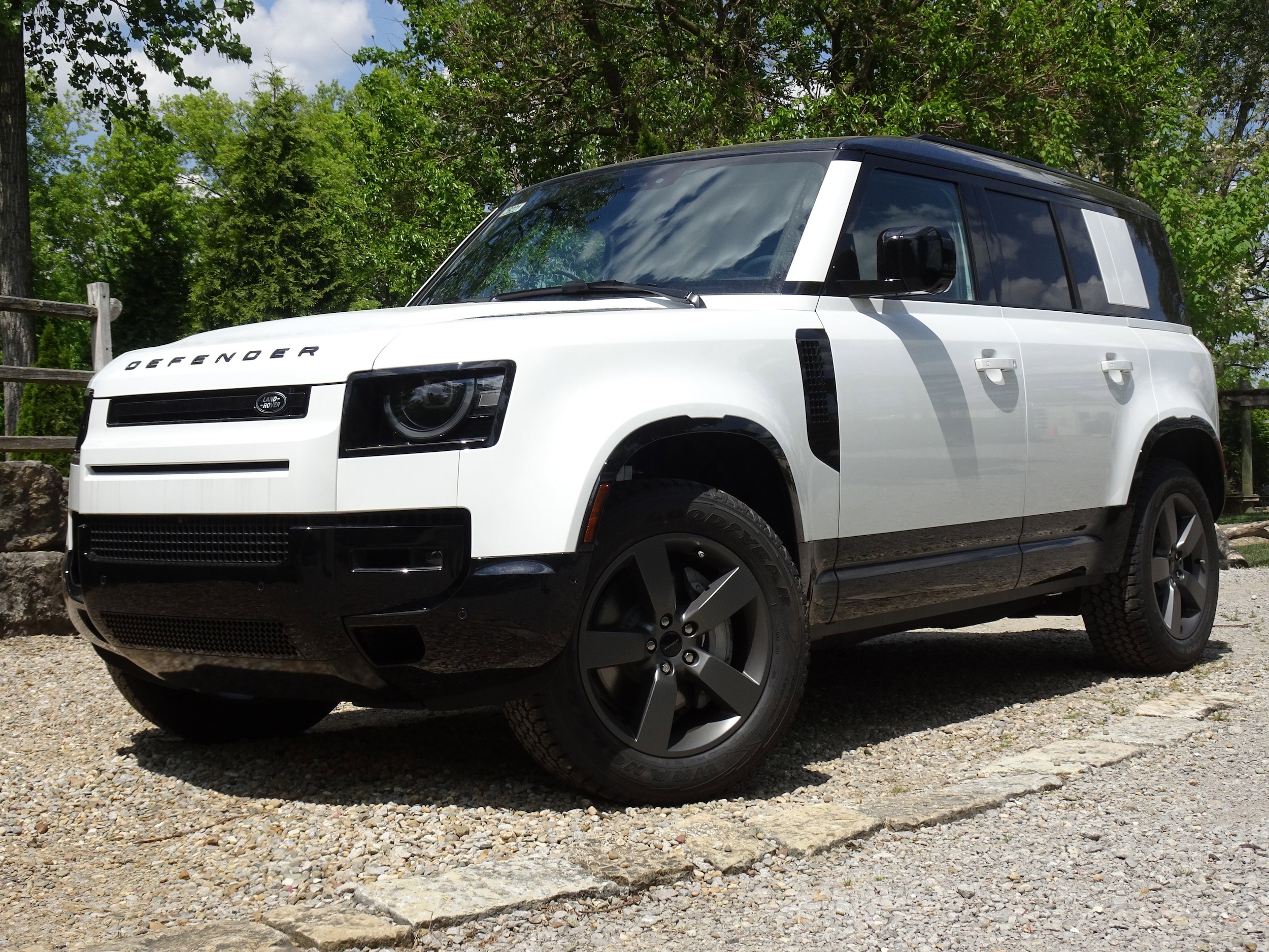 2026 Land Rover Defender 110 X-Dynamic SE P400's photo