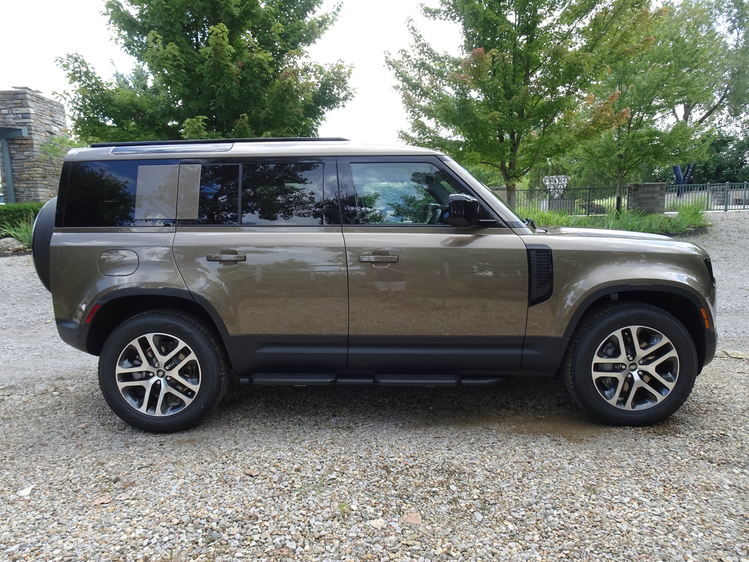 2025 Land Rover Defender S - Photo 13