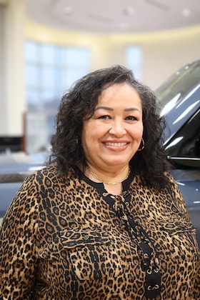 Staff member Tina Giles from ID_5acaabf95b67