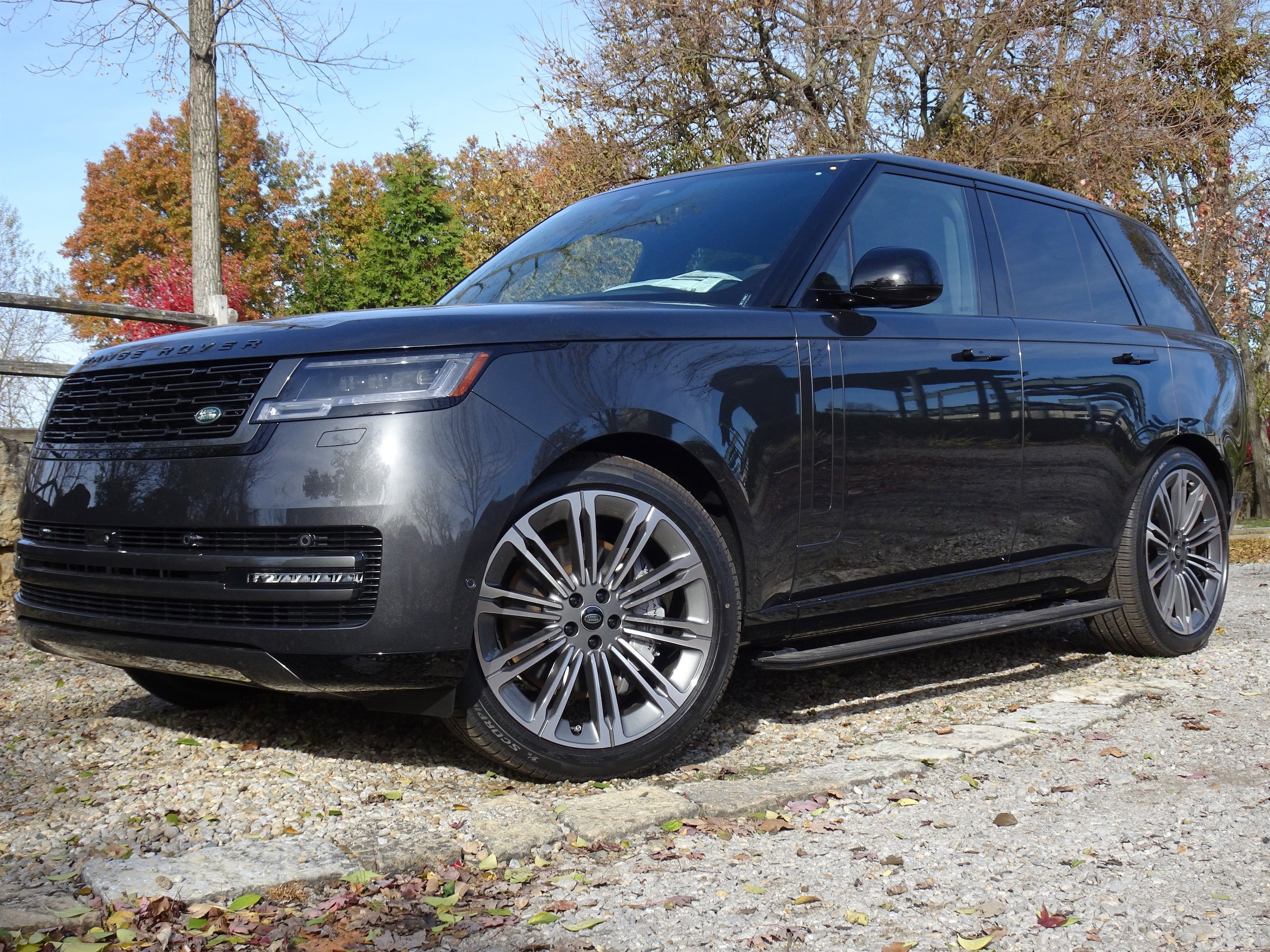 2025 Land Rover Range Rover SE's photo