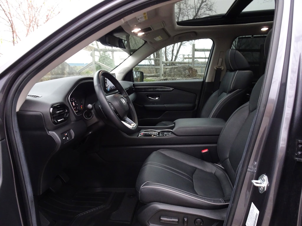 Used 2025 Honda Pilot Elite SUV