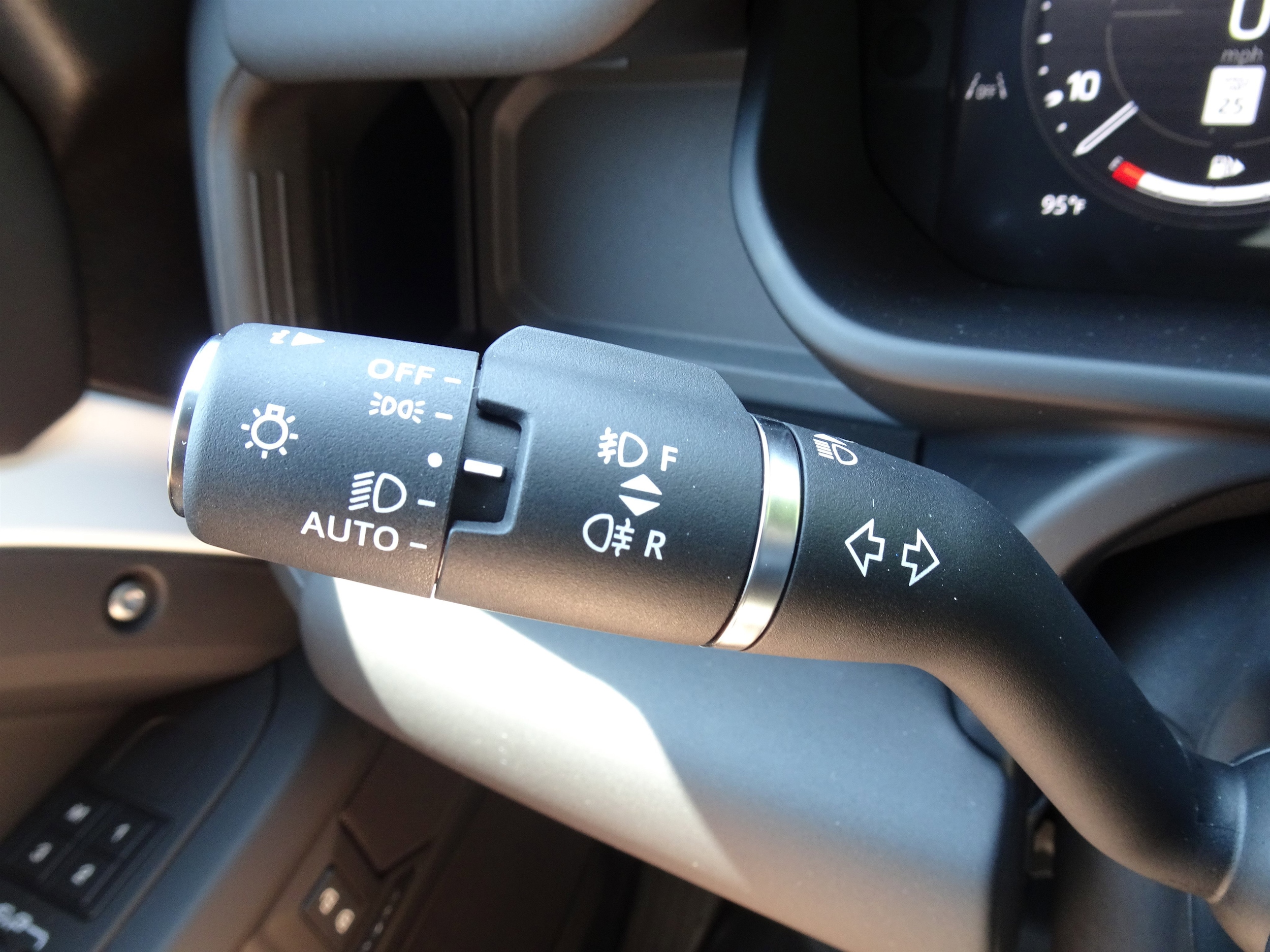 2025 Land Rover Defender S - Photo 21