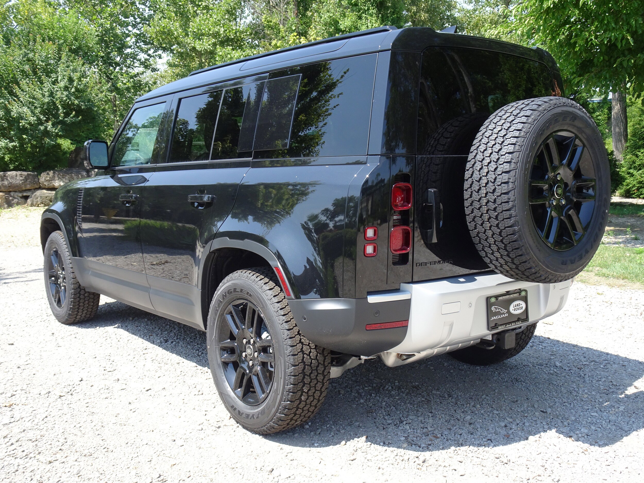 2025 Land Rover Defender S - Photo 10