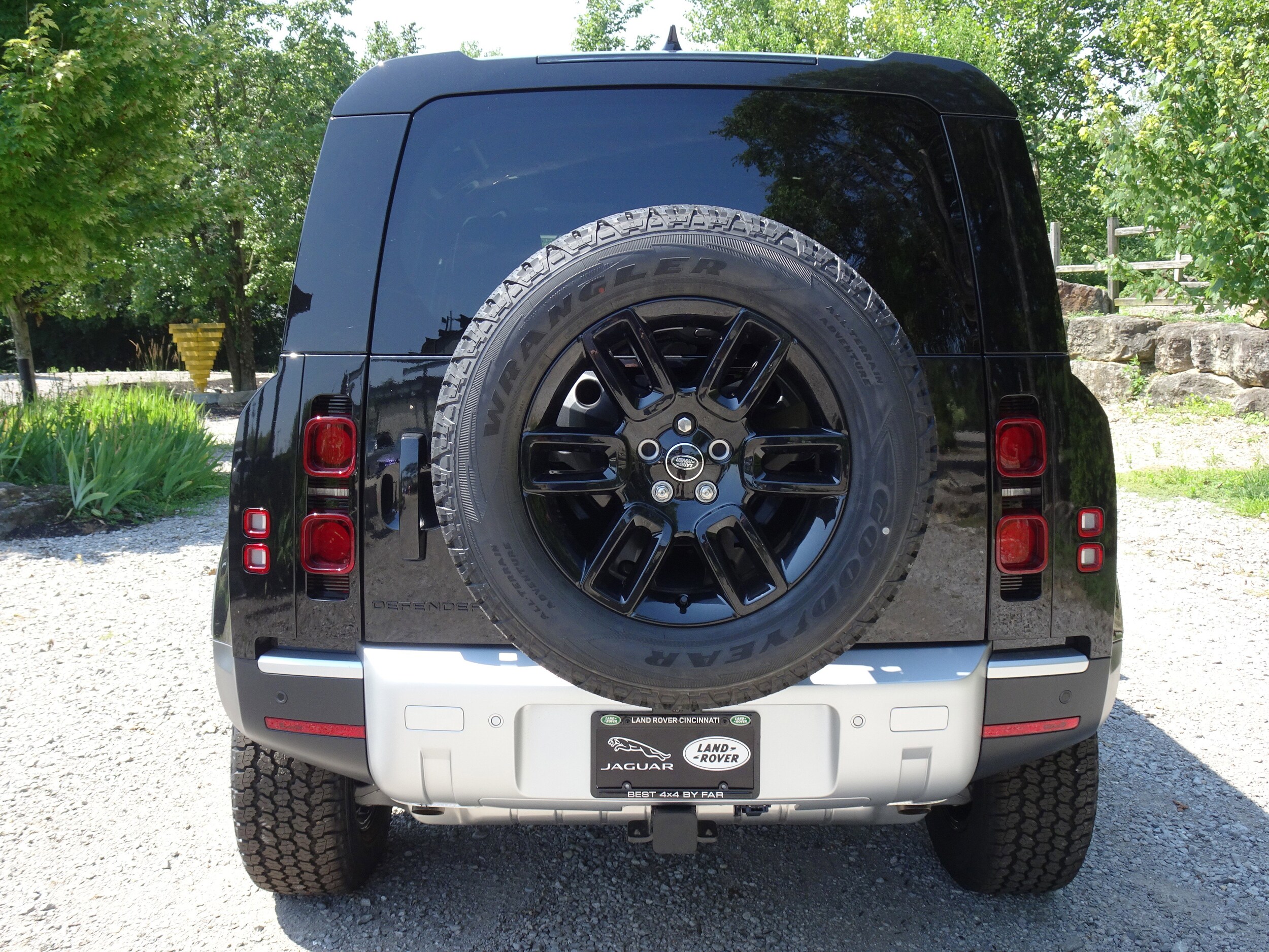 2025 Land Rover Defender S - Photo 11