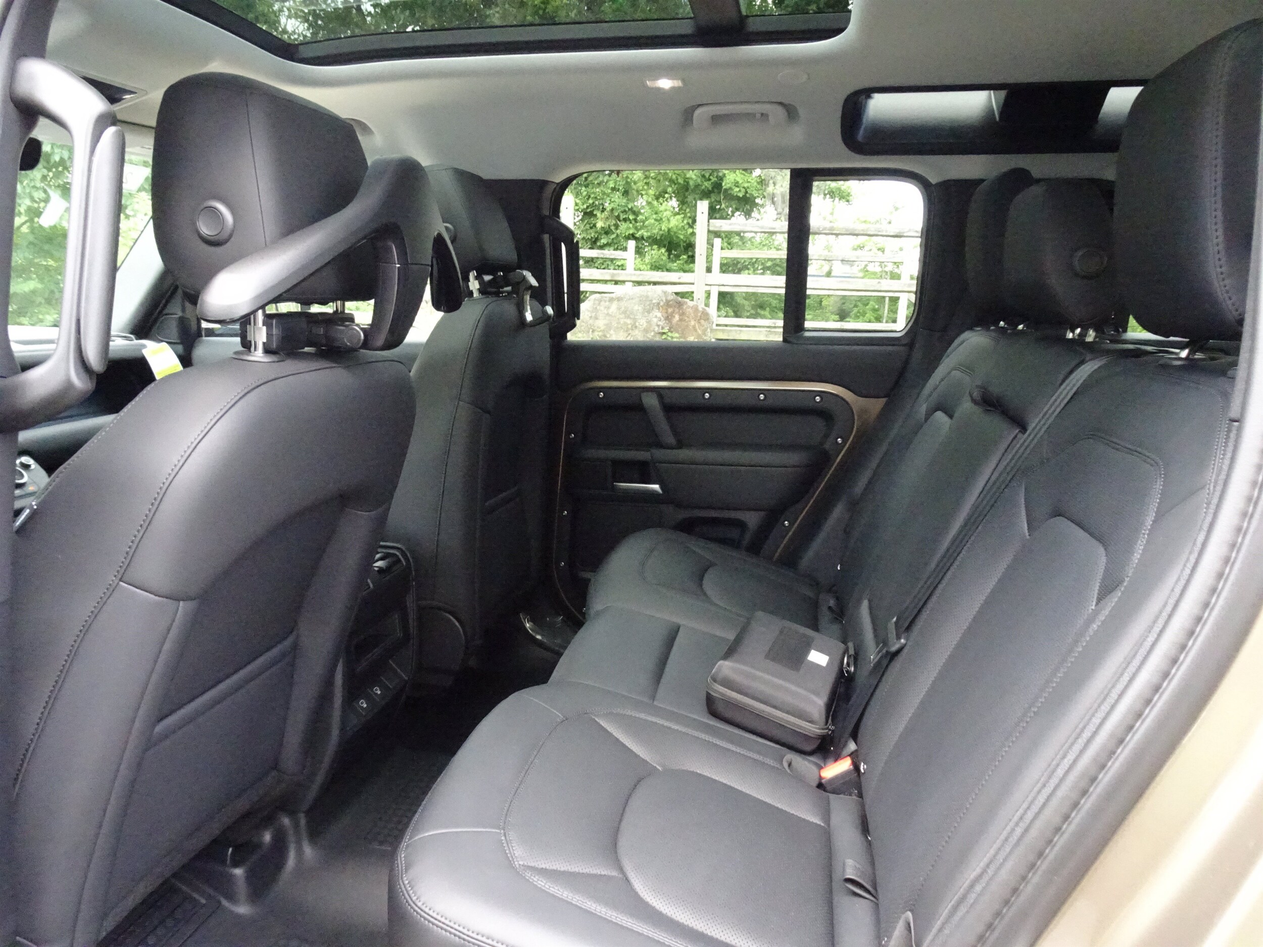 2025 Land Rover Defender S - Photo 21