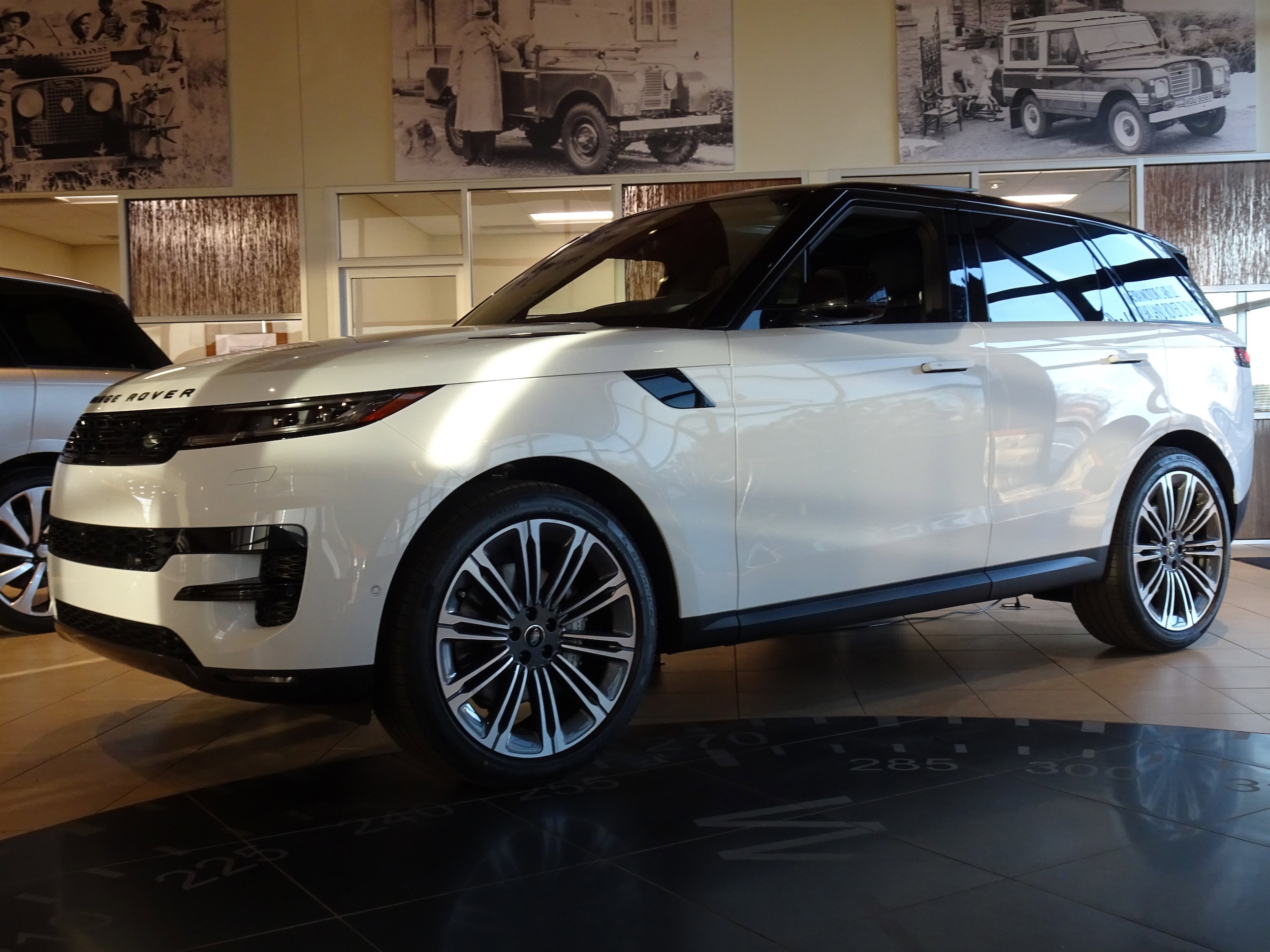 2025 Land Rover Range Rover Sport SE's photo