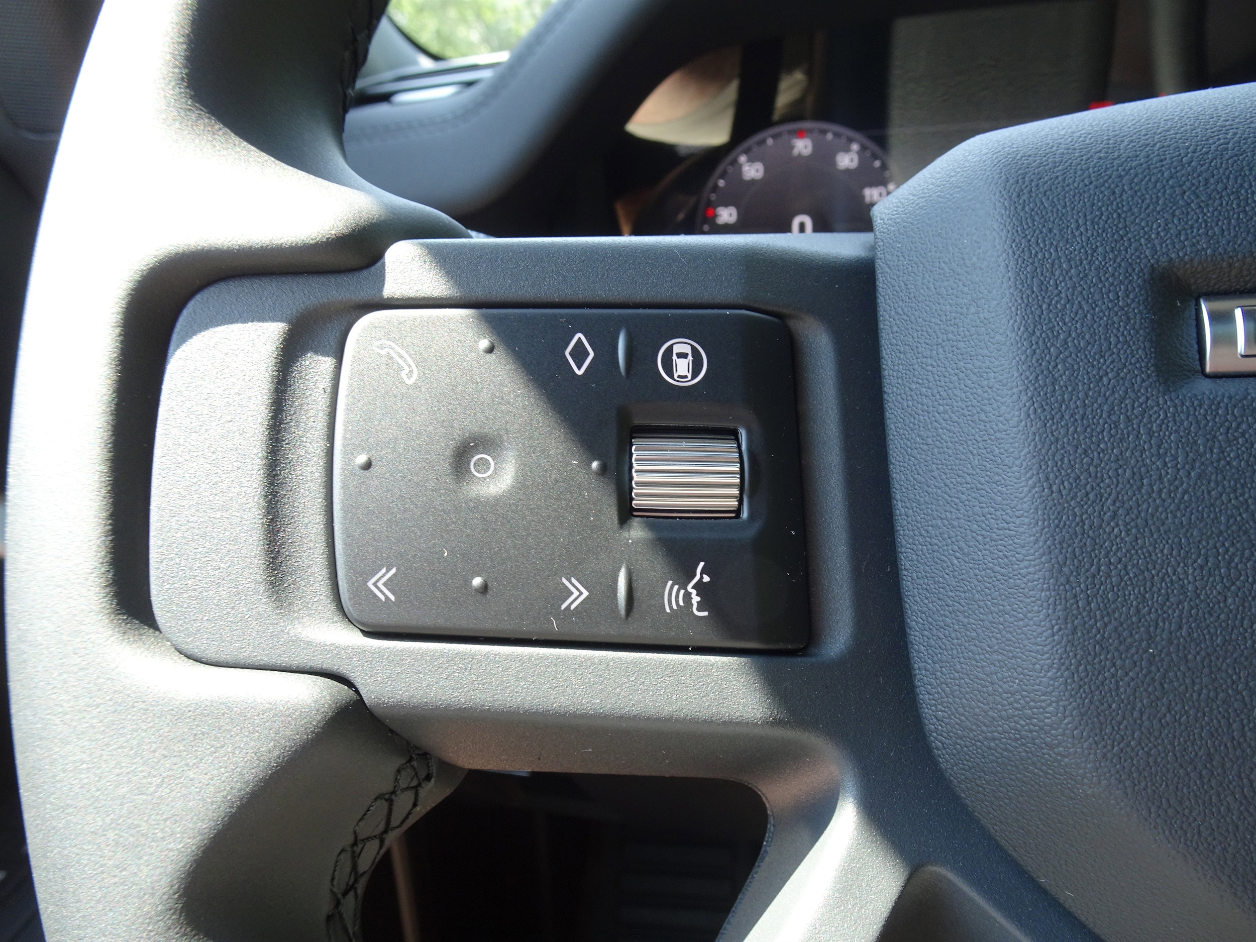 2025 Land Rover Defender S - Photo 18