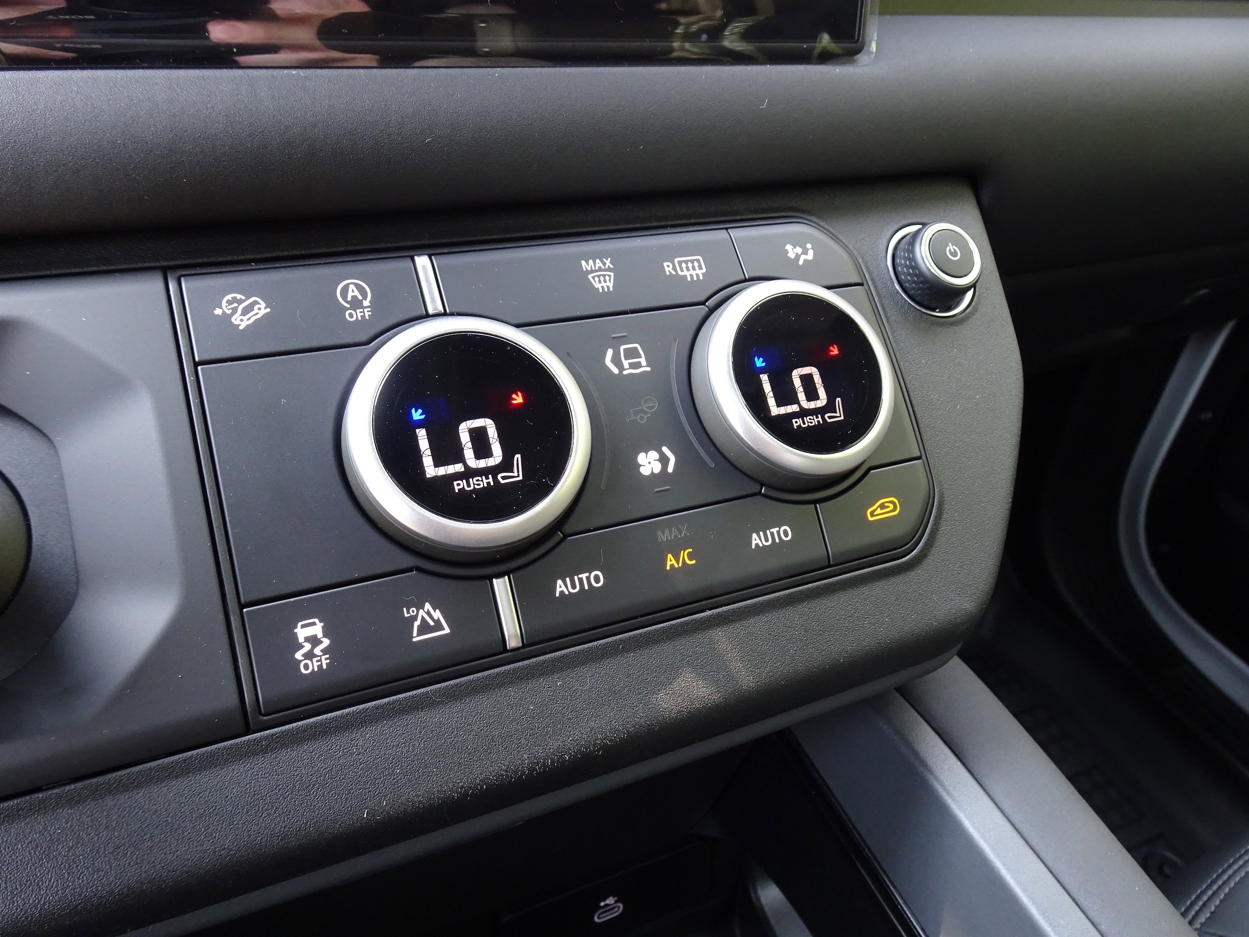 2025 Land Rover Defender S - Photo 15