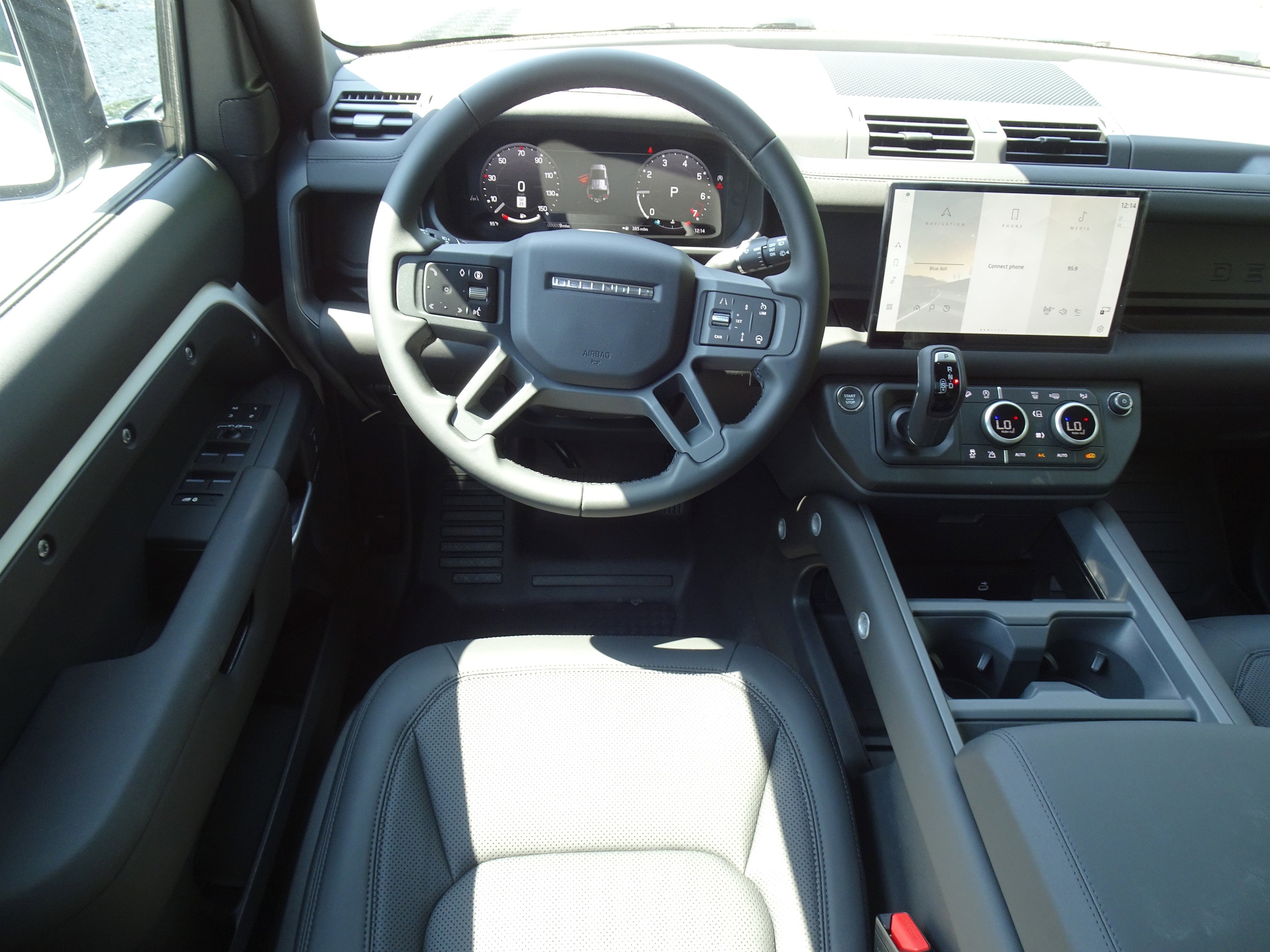 2025 Land Rover Defender S - Photo 10