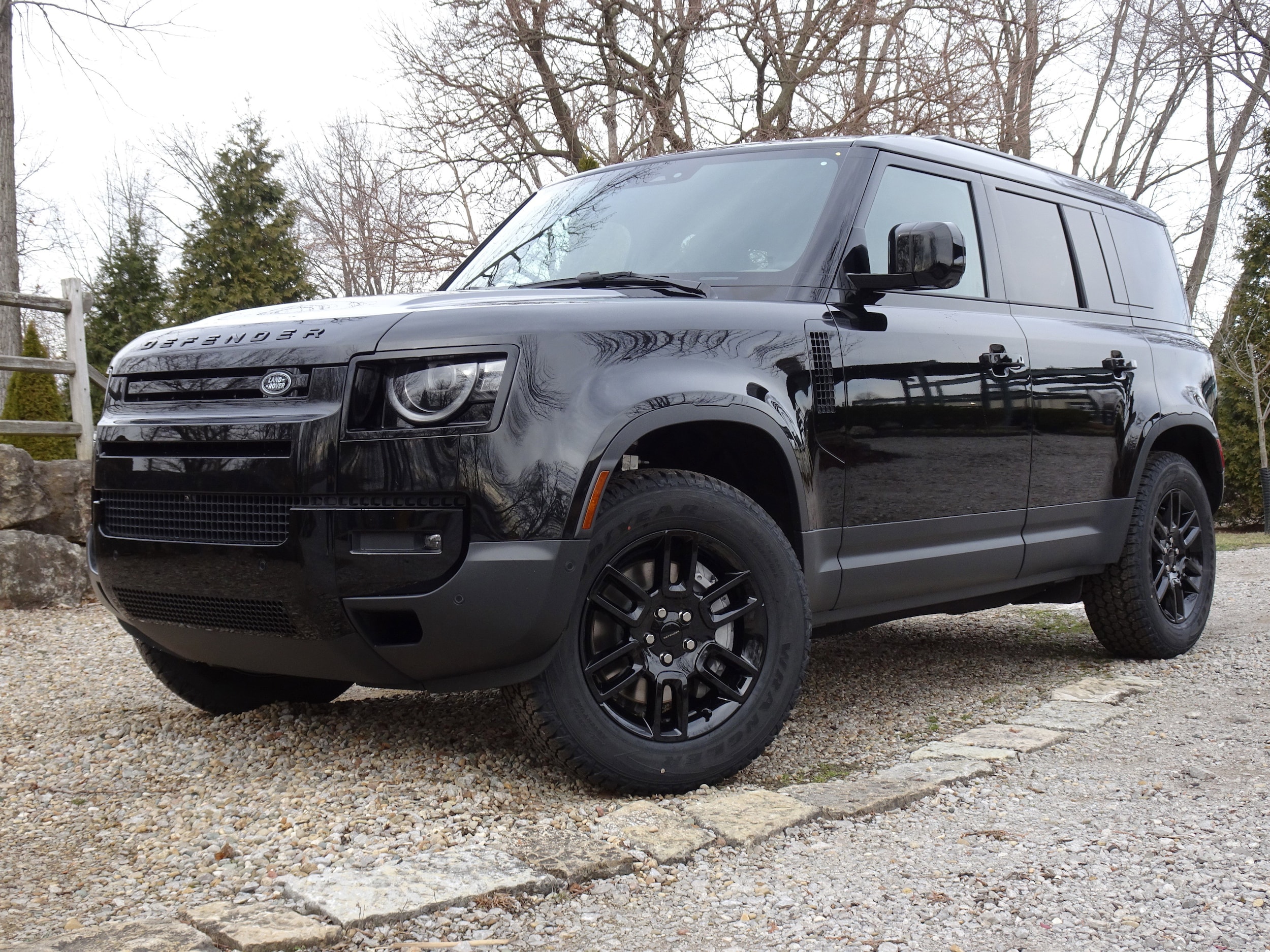 2026 Land Rover Defender S's photo