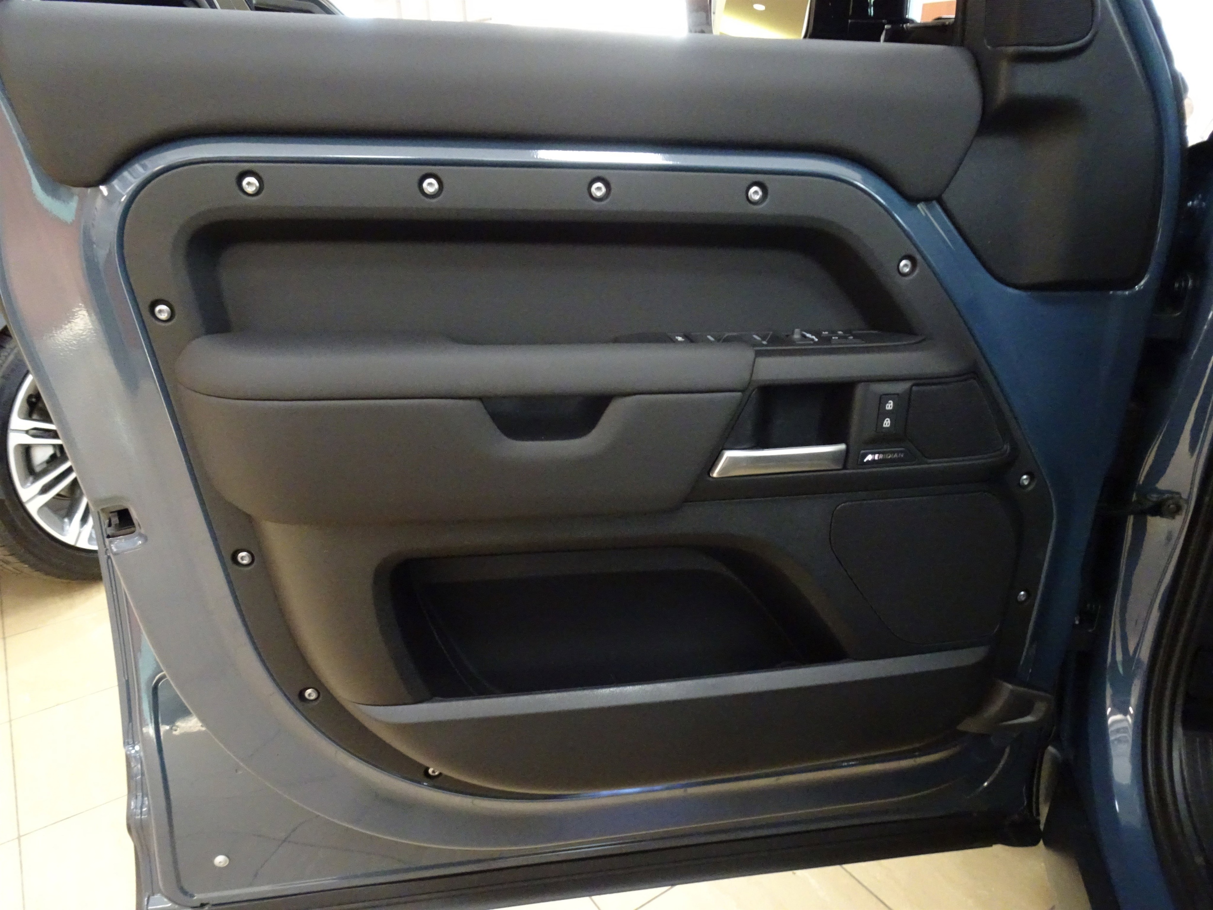 2026 Land Rover Defender S - Photo 18
