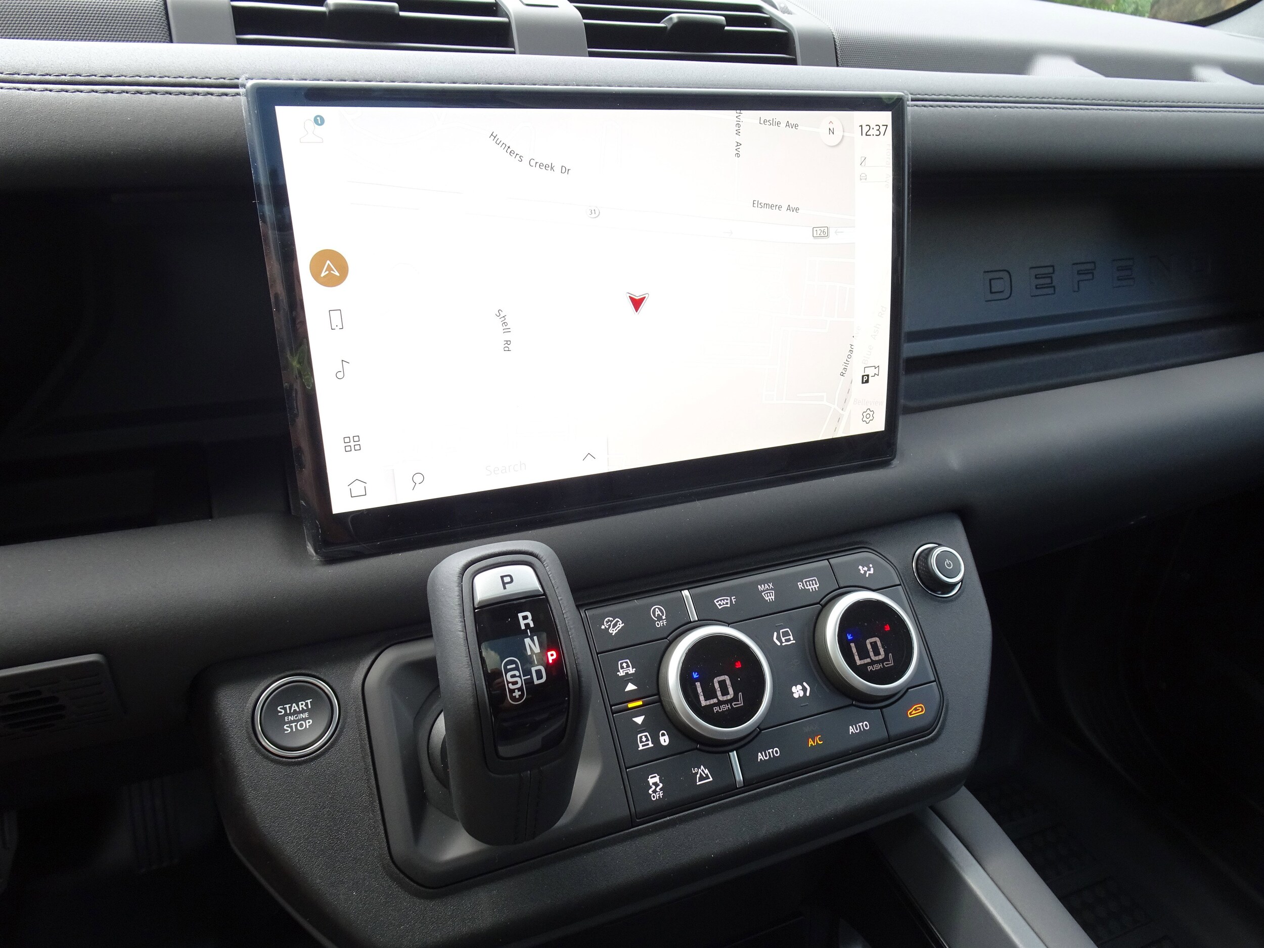 2025 Land Rover Defender 110 S photo 3