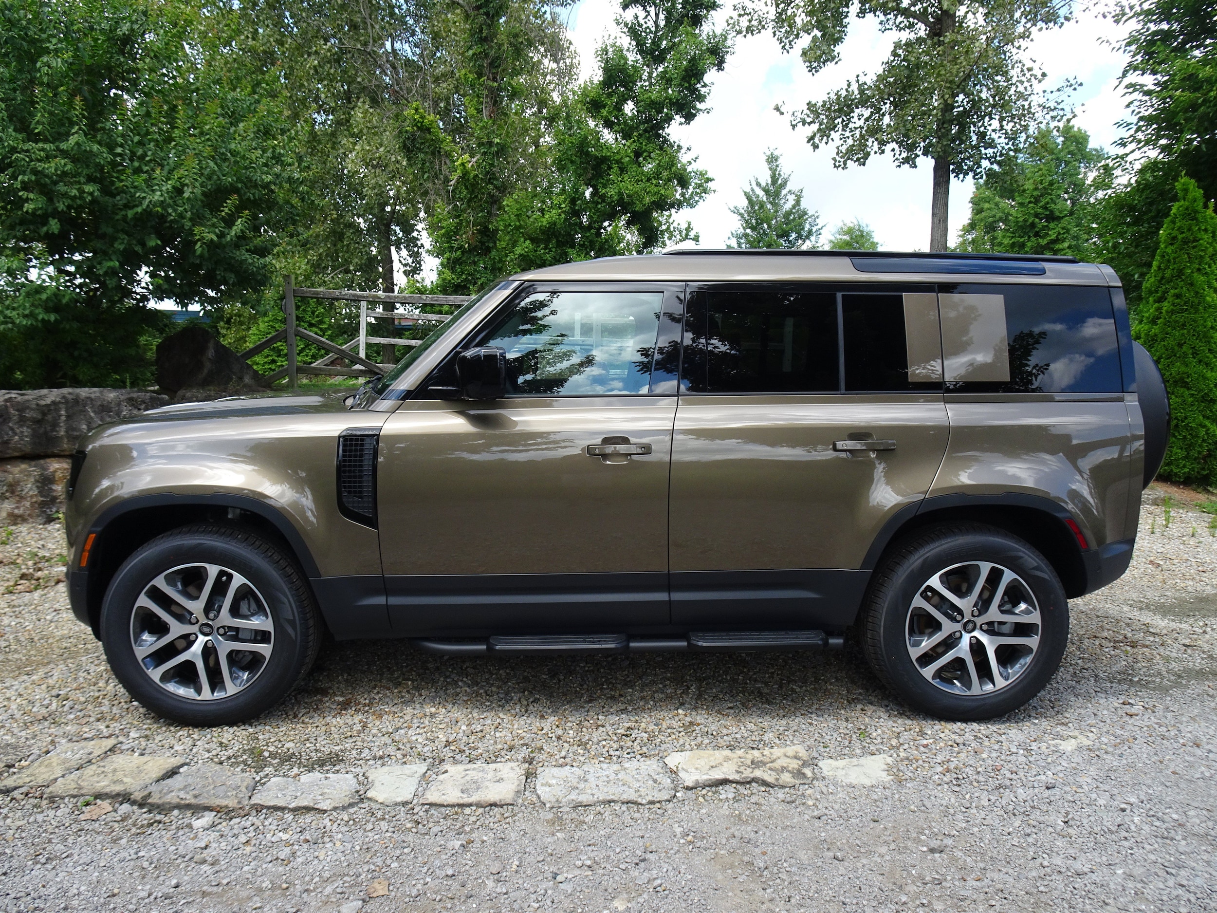 2025 Land Rover Defender S - Photo 9