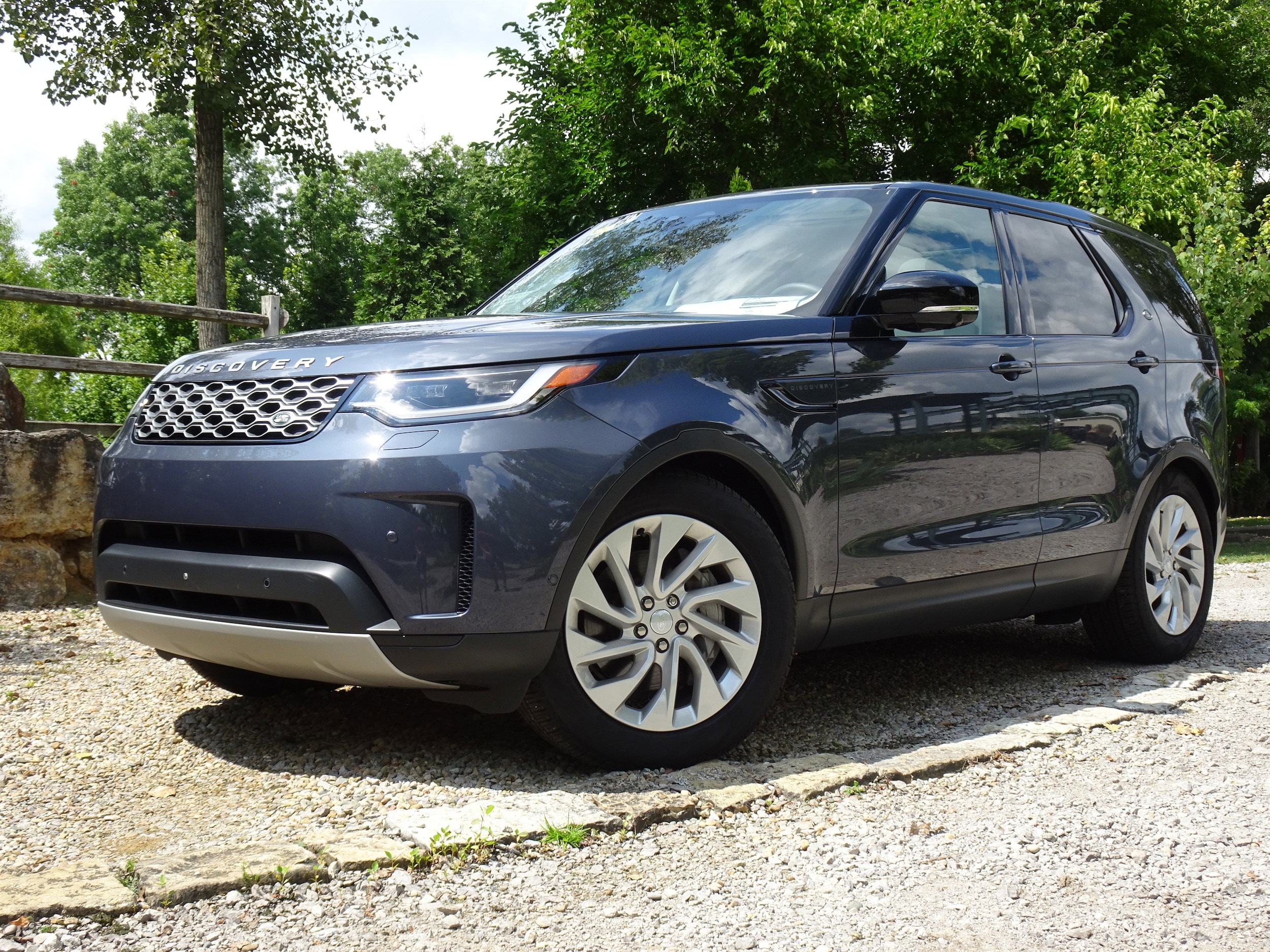 2024 Land Rover Discovery P300 S