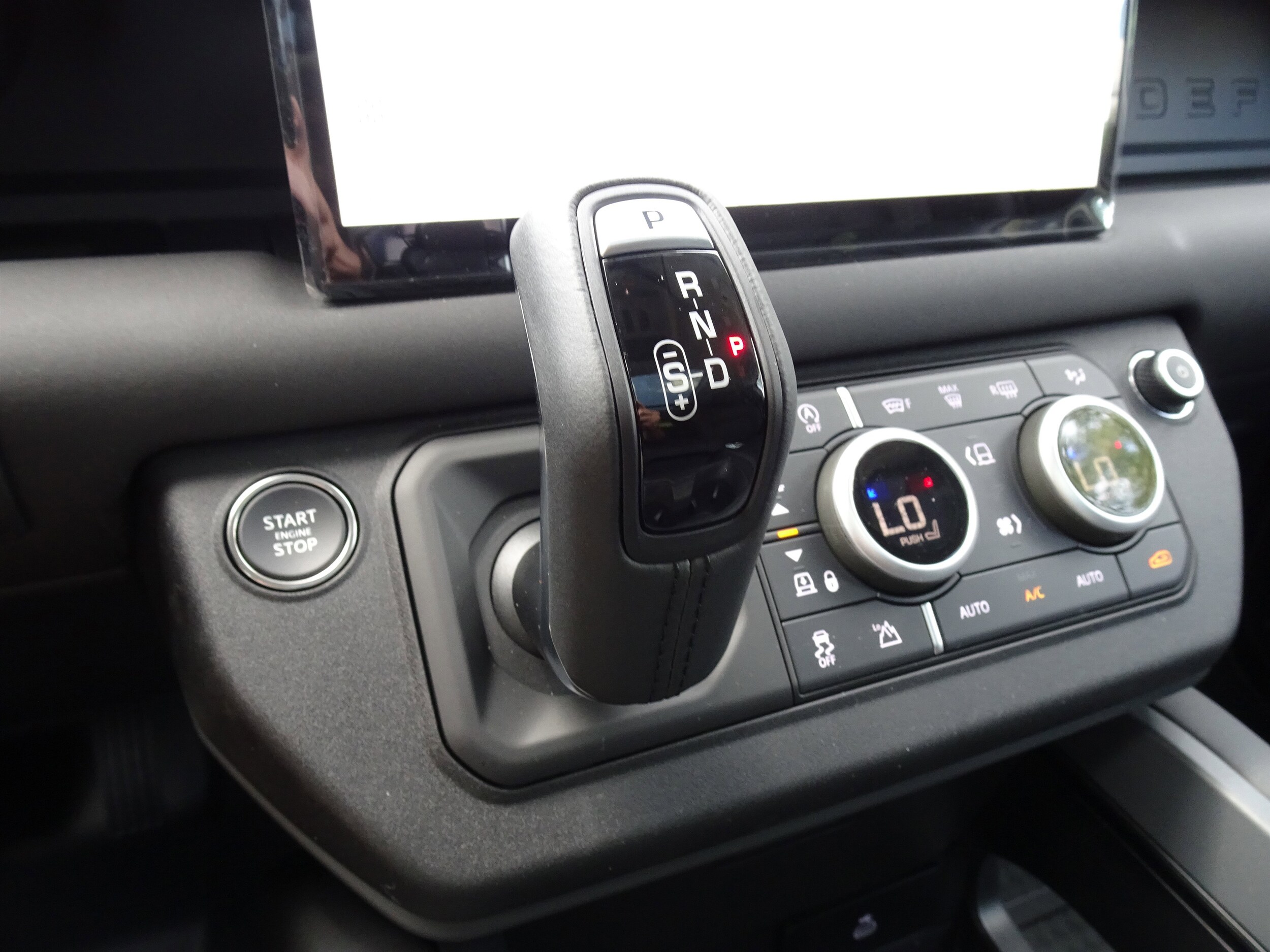 2025 Land Rover Defender S - Photo 23
