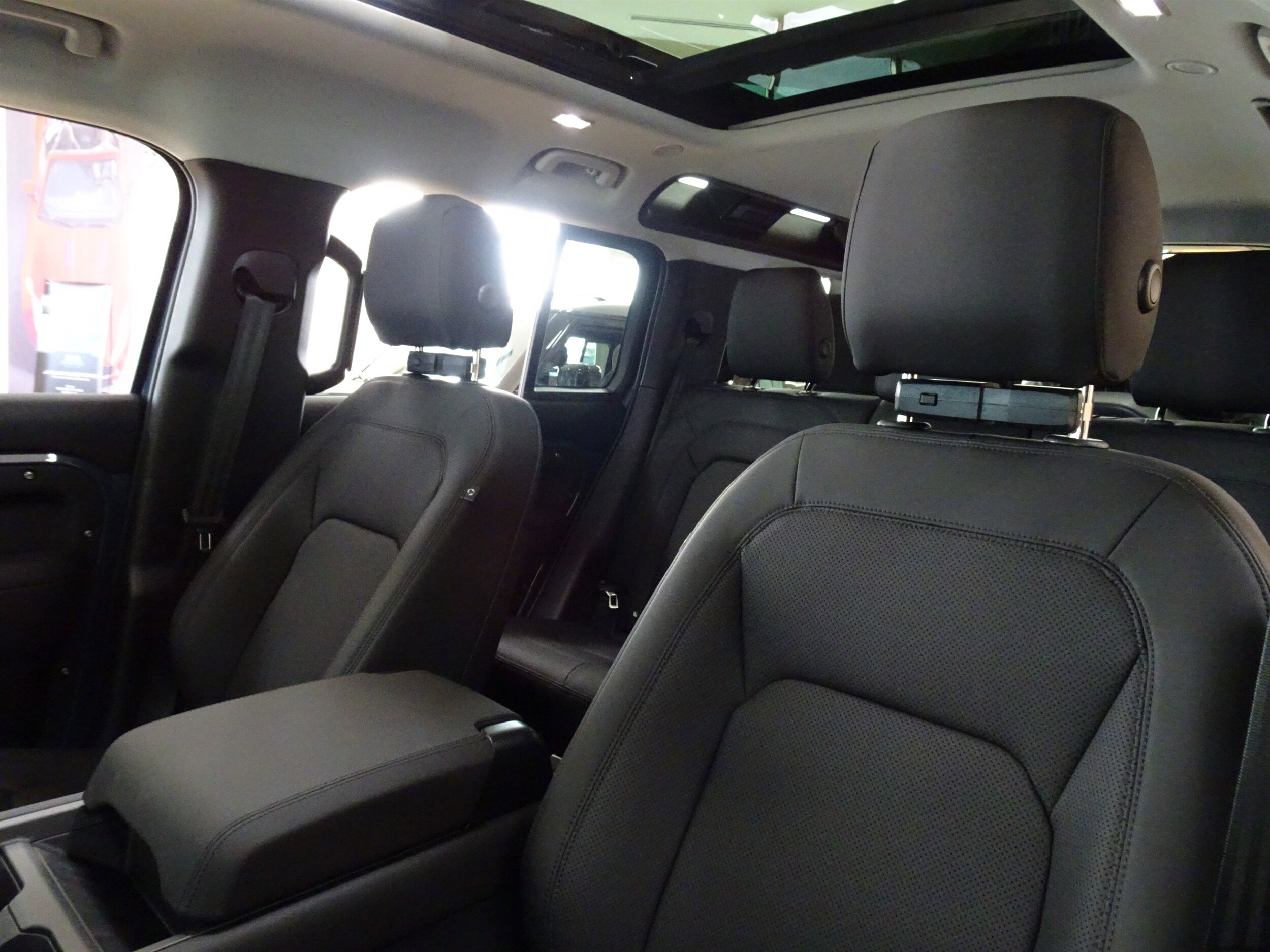 2026 Land Rover Defender S - Photo 16