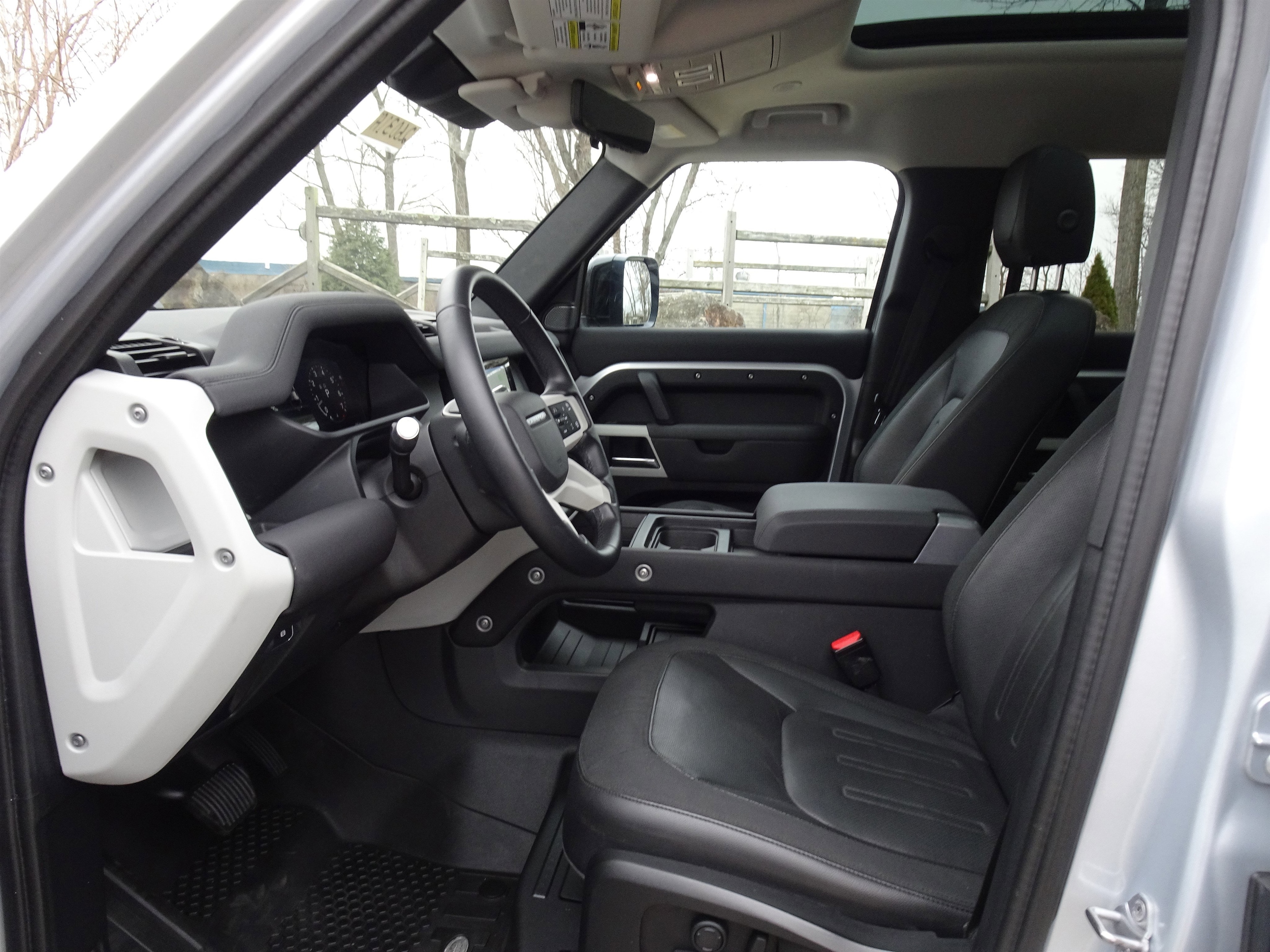 2020 Land Rover Defender SE - Photo 2