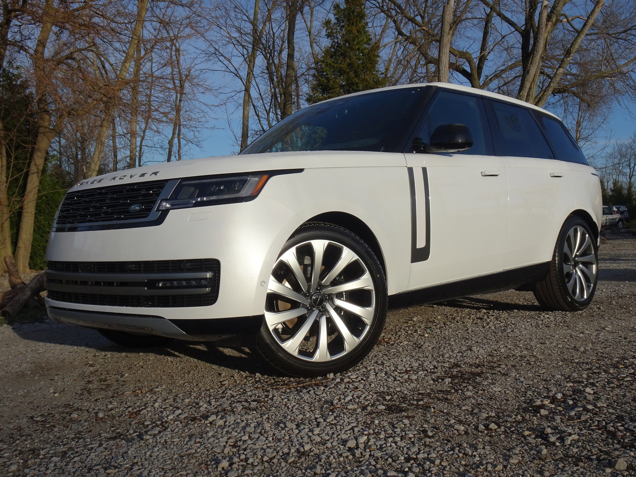 2026 Land Rover Range Rover SE's photo