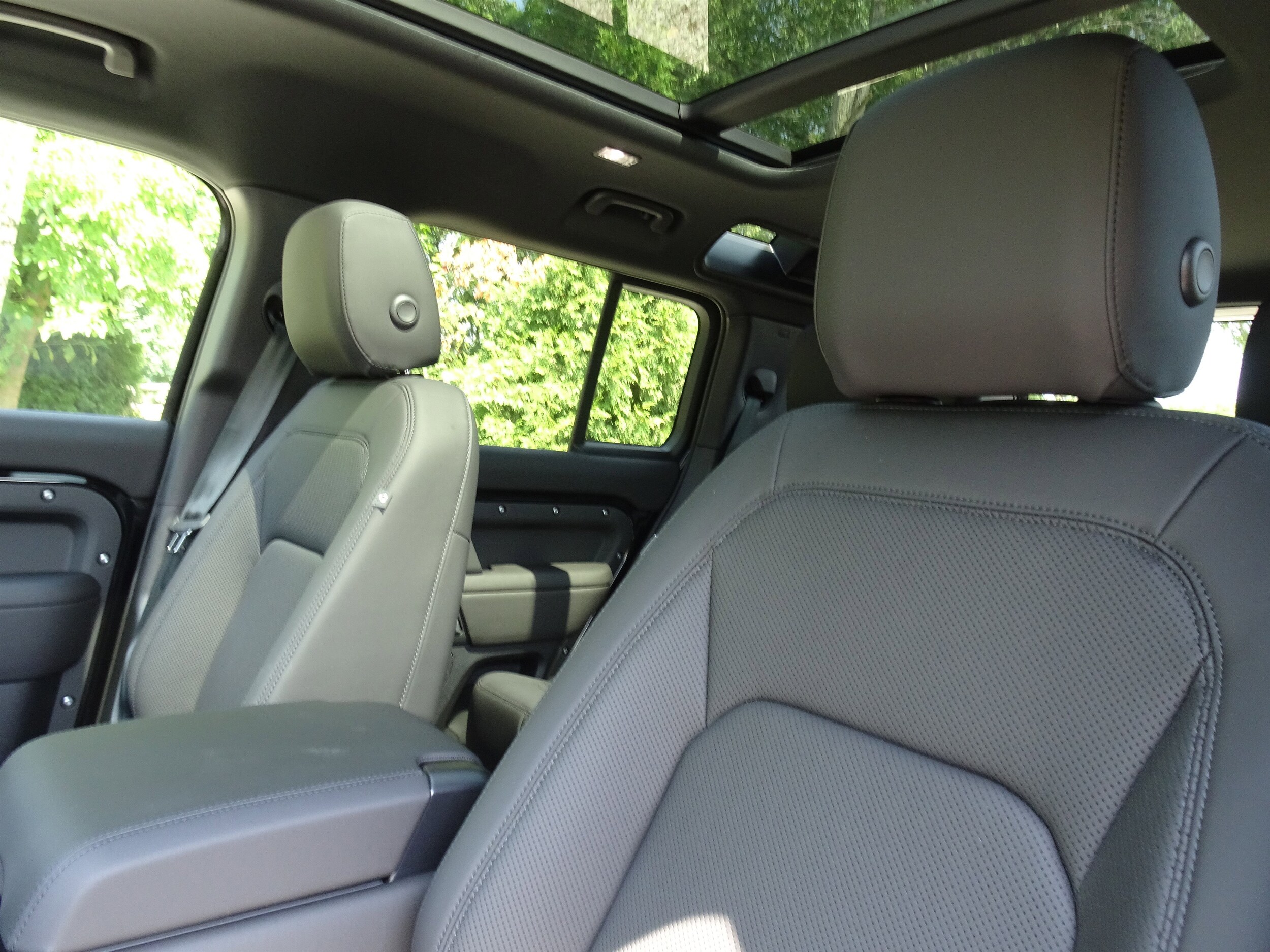 2025 Land Rover Defender S - Photo 18