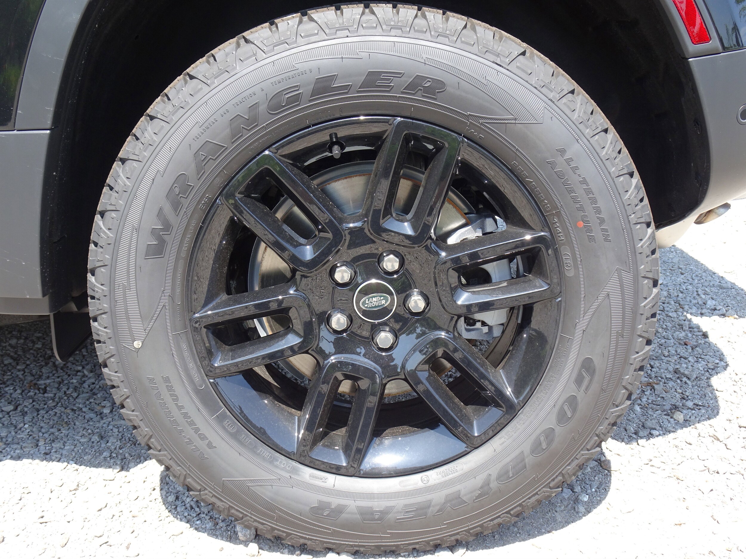 2025 Land Rover Defender S - Photo 16