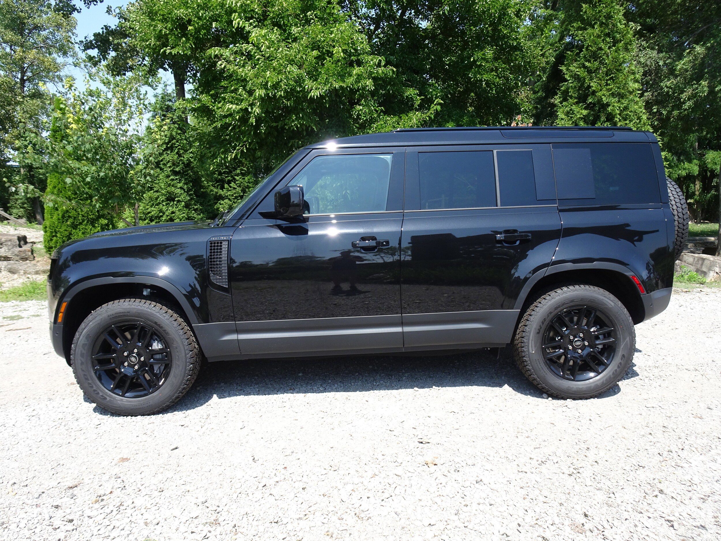 2025 Land Rover Defender S - Photo 9