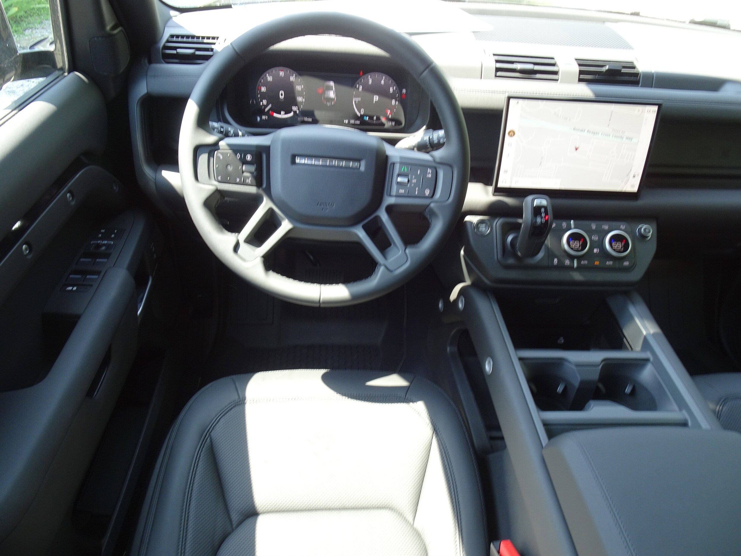 2025 Land Rover Defender S - Photo 23