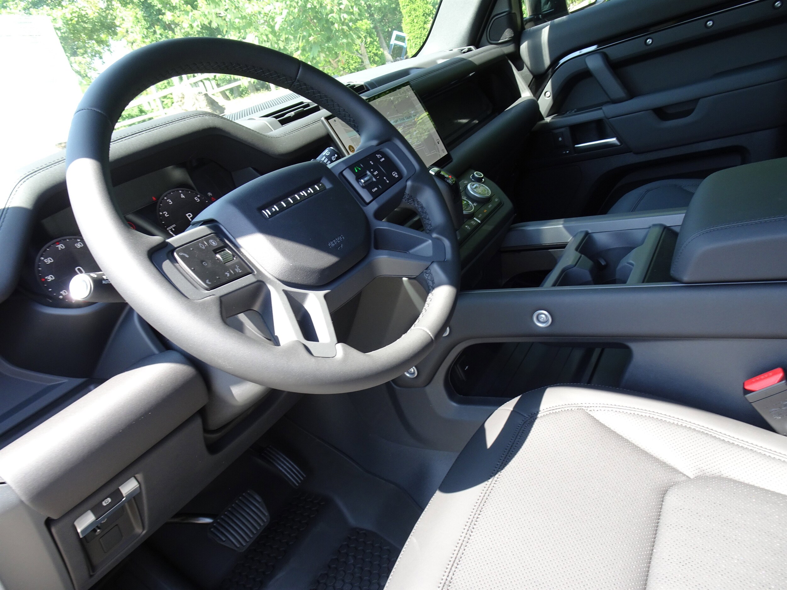 2025 Land Rover Defender S - Photo 19