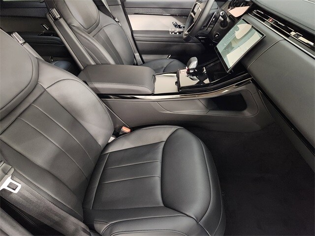 2025 Land Rover Range Rover Sport SE photo 3