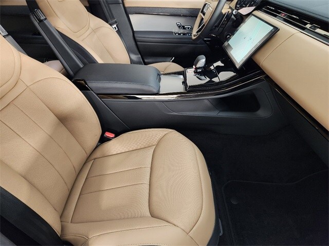 2025 Land Rover Range Rover Sport SE photo 3