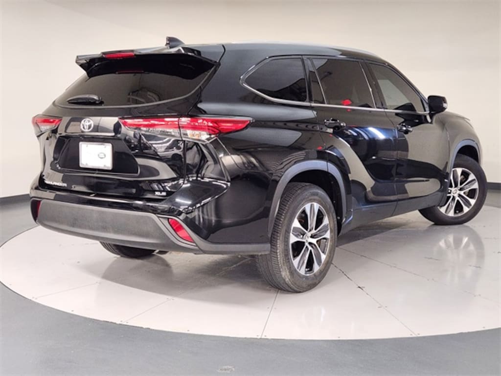 Used 2022 Toyota Highlander XLE SUV