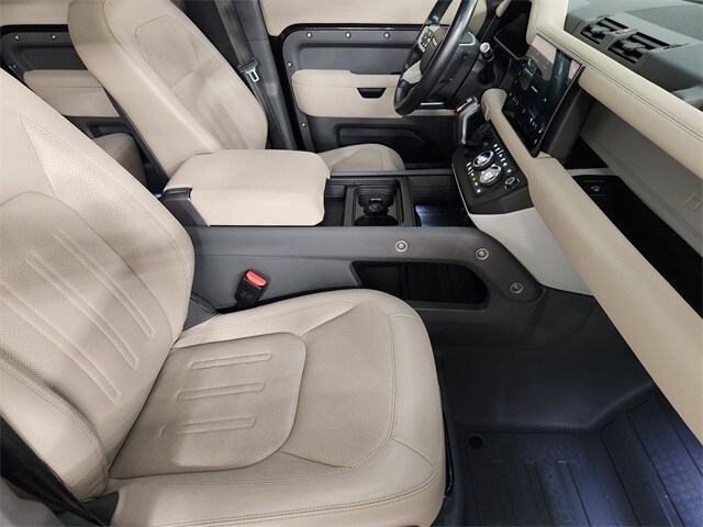 2022 Land Rover Defender S photo 3