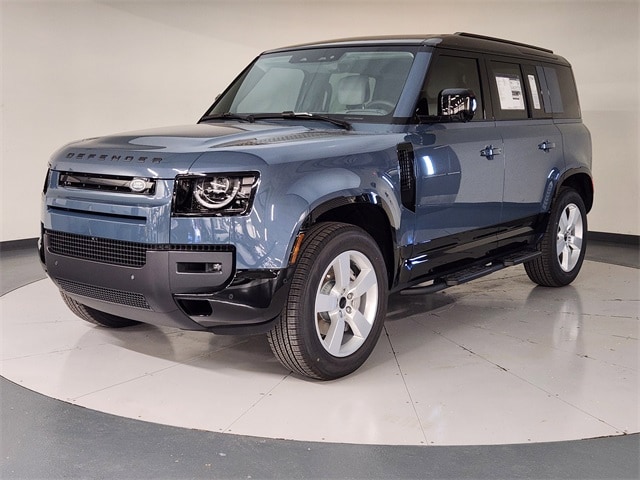 2026 Land Rover Defender X-Dynamic SE's photo