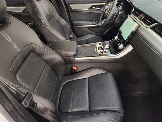 2024 Jaguar XF R-Dynamic SE photo 3