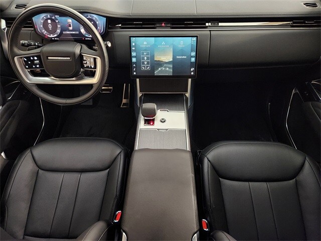 2025 Land Rover Range Rover SE photo 3