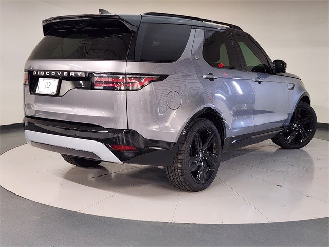 2024 Land Rover Discovery Metropolitan Edition photo 2
