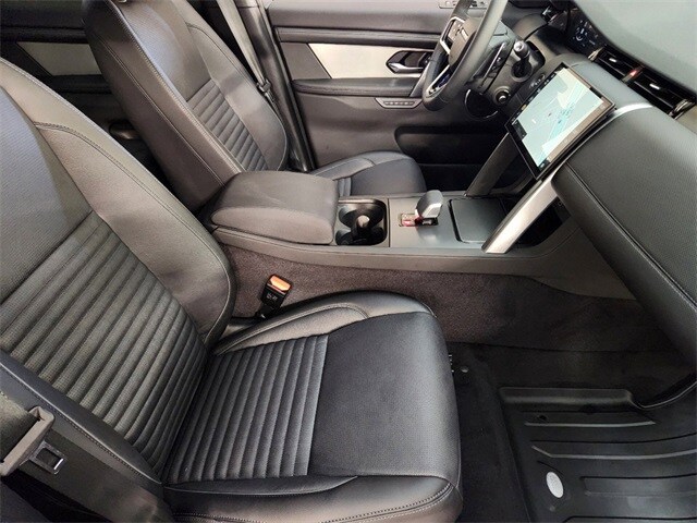 2025 Land Rover Discovery Sport Dynamic SE photo 3
