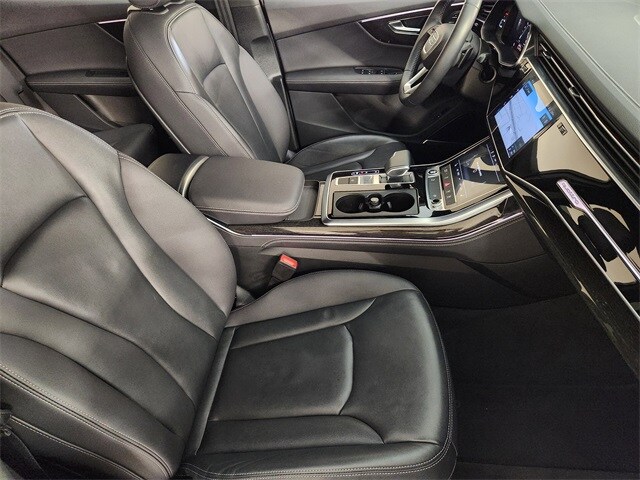 2025 Audi Q7 55 Premium Plus photo 3