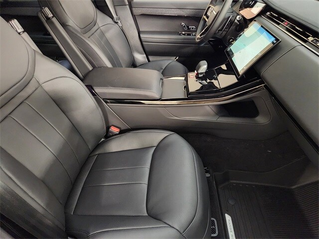 2025 Land Rover Range Rover Sport SE photo 3
