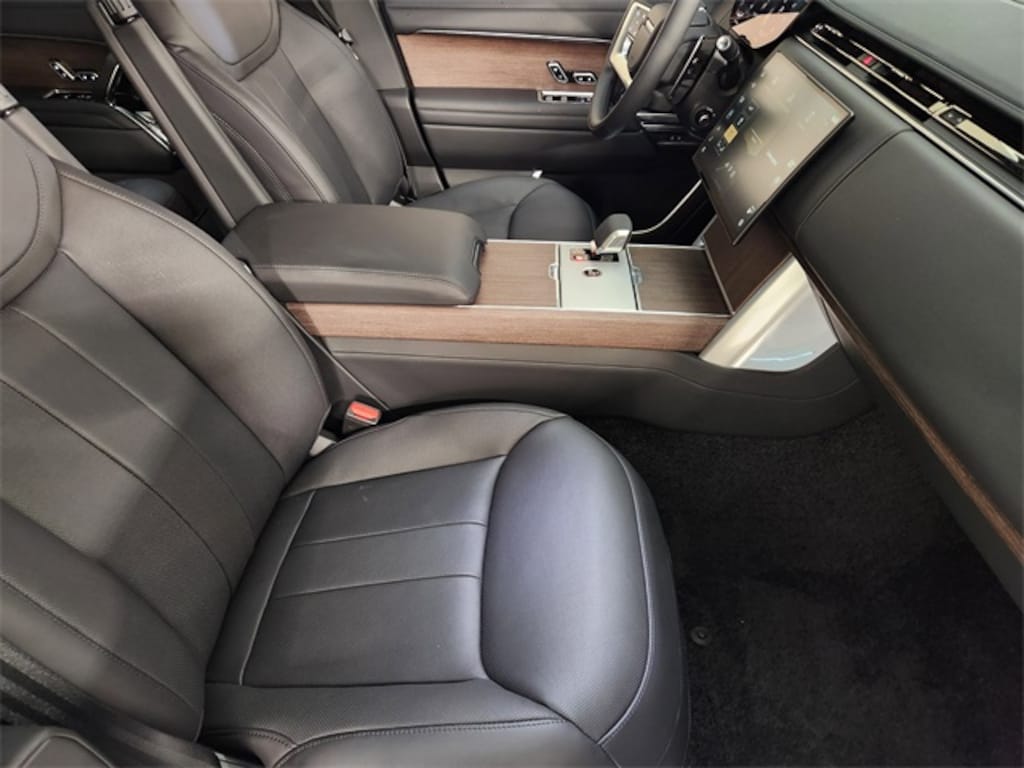 New 2025 Land Rover Range Rover SE SUV