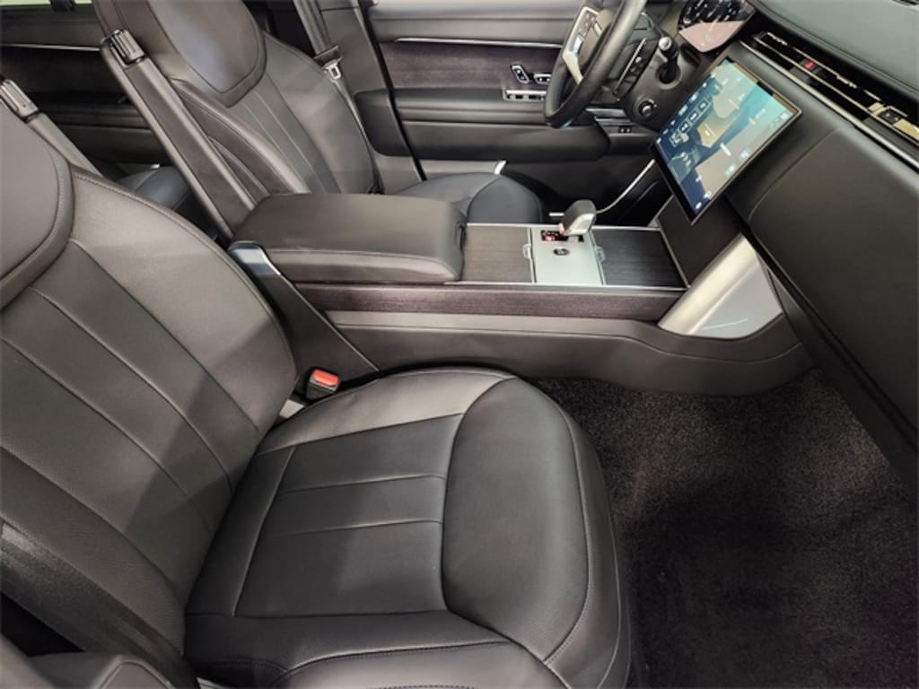 New 2025 Land Rover Range Rover SE SUV