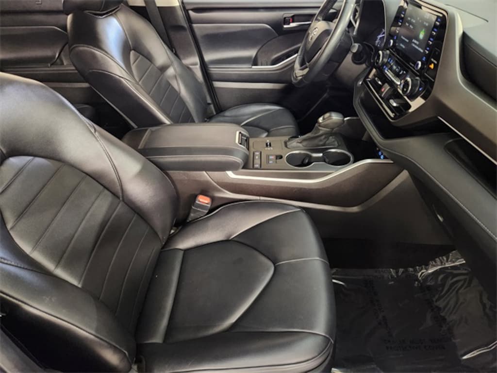 Used 2022 Toyota Highlander XLE SUV